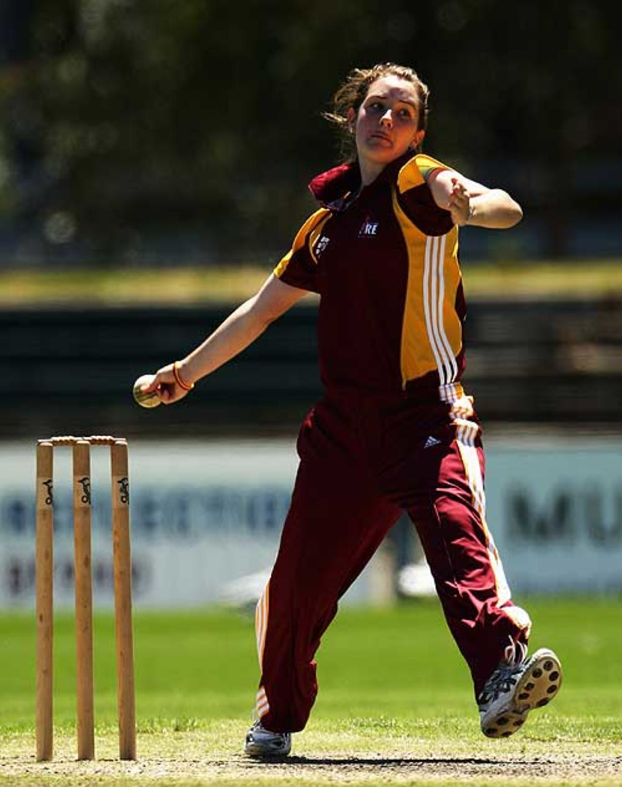 Selena Tainton about to deliver, Victoria Women v Queensland Women, Melbourne, December 21, 2008