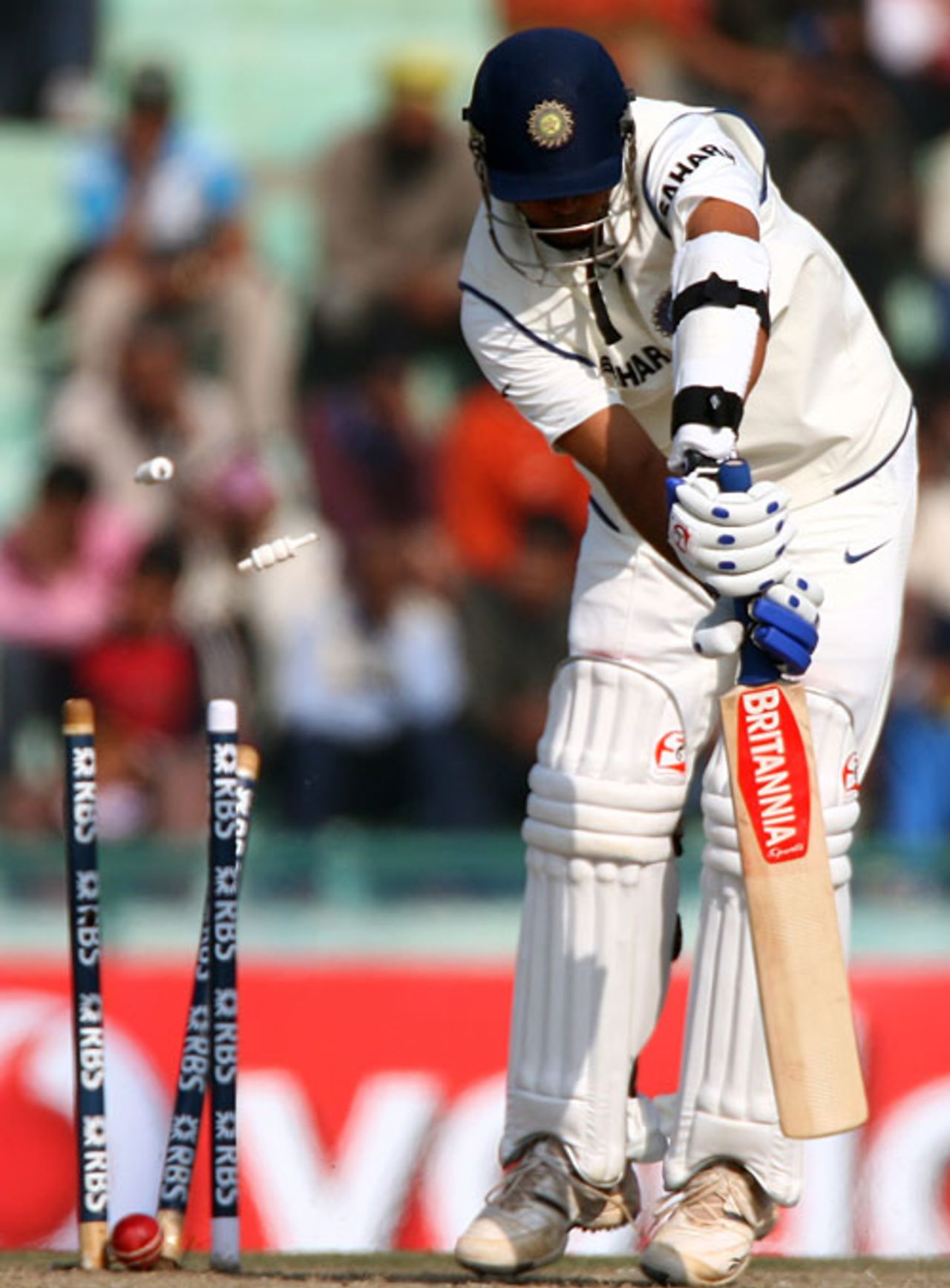 Rahul Dravid loses his middle stump to Stuart Broad, India v England, 2nd Test, Mohali, 4th day, December 22, 2008