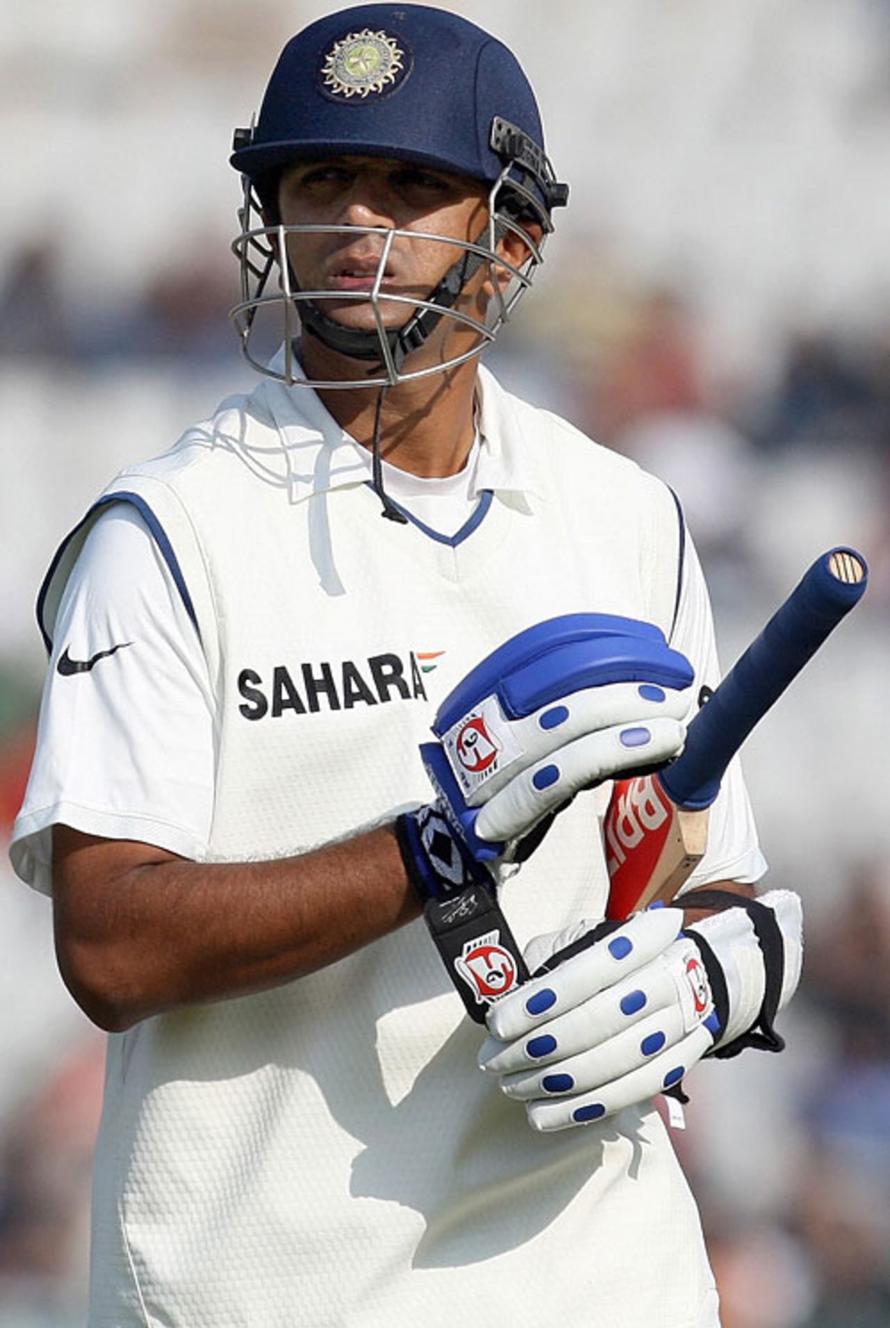 Rahul Dravid walks back after falling to Stuart Broad, India v England, 2nd Test, Mohali, 4th day, December 22, 2008
