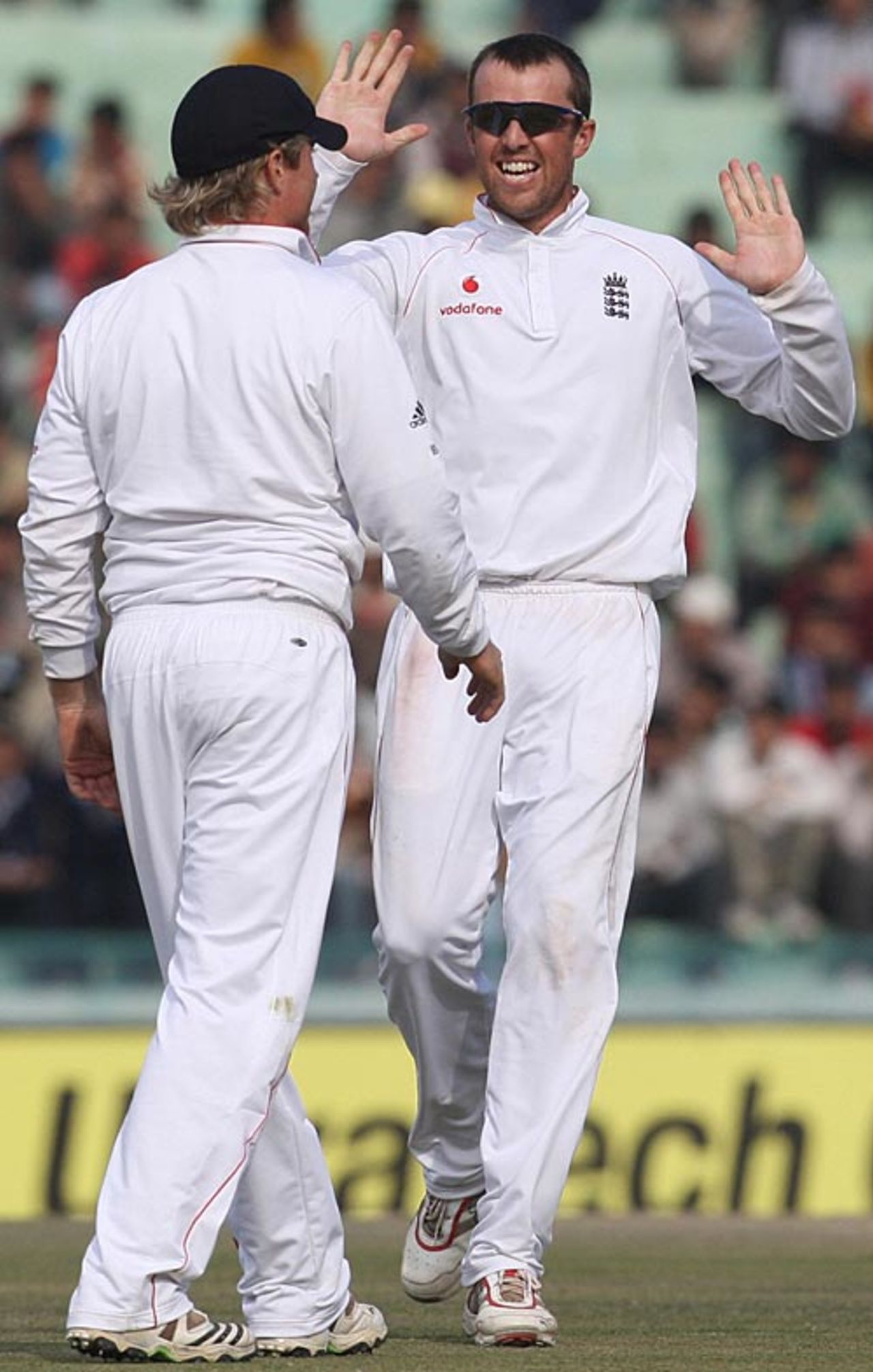 Graeme Swann celebrates the dismissal of Gautam Gambhir, India v England, 2nd Test, Mohali, 5th day, December 23, 2008