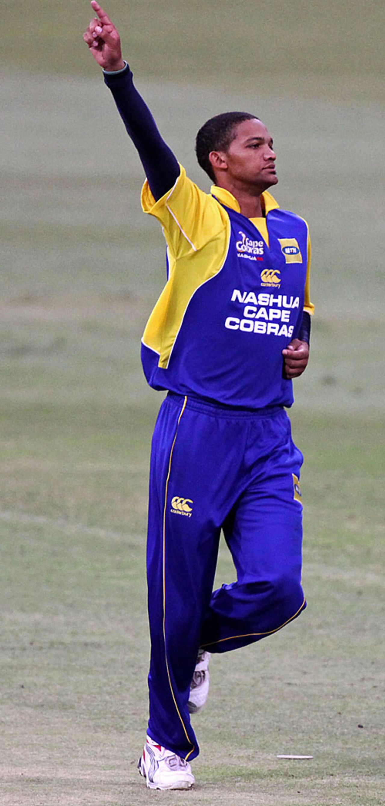 Gurshwin Rabie celebrates dismissing HD Ackermann, Dolphins v Cape Cobras, MTN Championship,  Durban, December 26, 2008