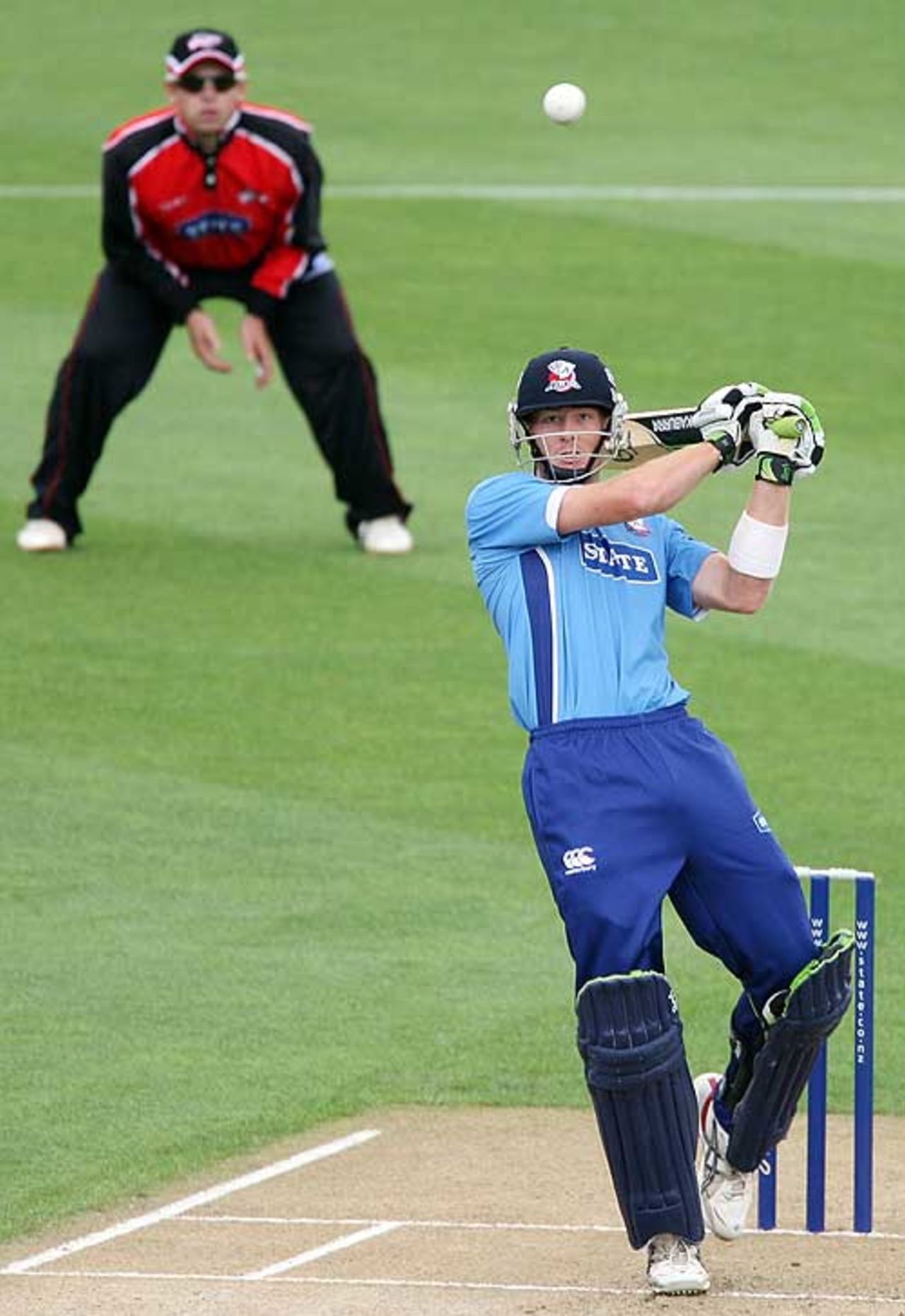 Martin Guptill on the offensive, Auckland v Canterbury, State Shield, Auckland, December 27, 2008