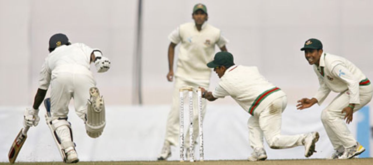 Rangana Herath is run out by Mohammad Ashraful, Bangladesh v Sri Lanka, 1st Test, Mirpur, 1st day, December 26, 2008
