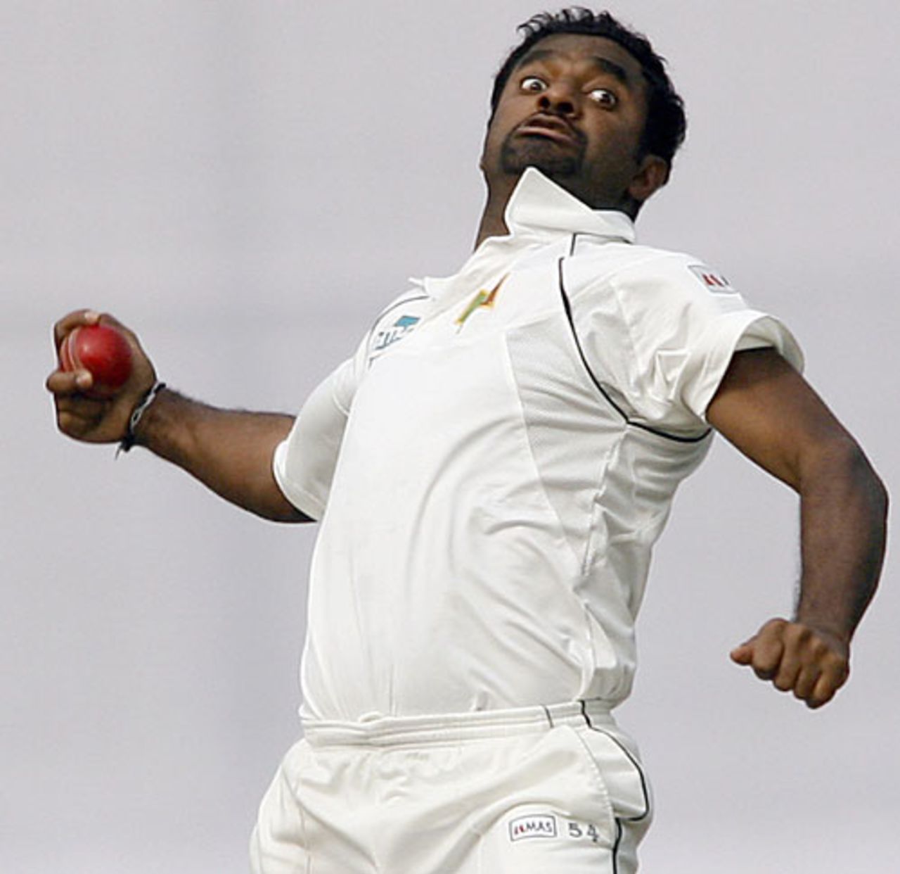 Muttiah Muralitharan bowls, Bangladesh v Sri Lanka, 1st Test, Mirpur, 1st day, December 26, 2008