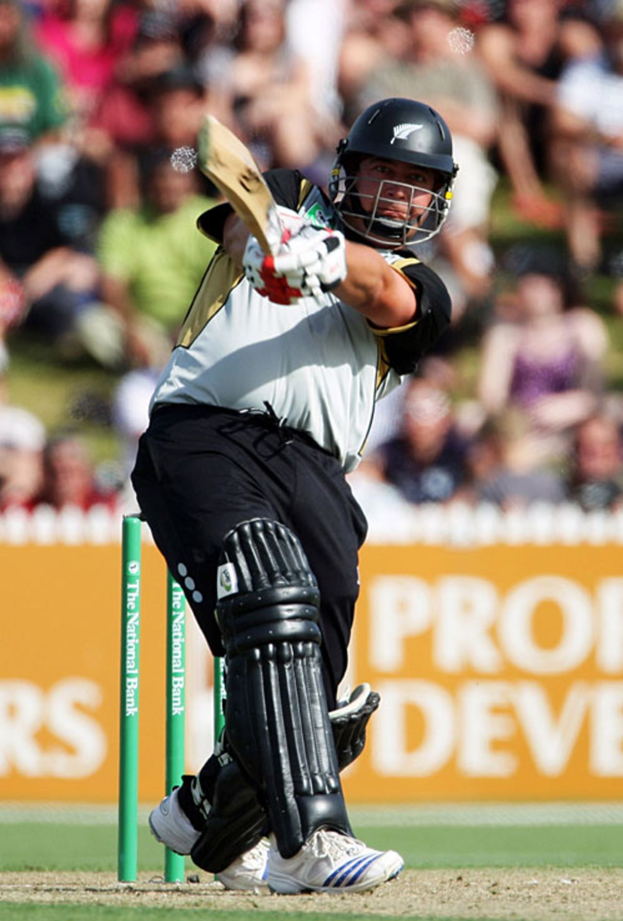 Jesse Ryder pulls on his way to 62, New Zealand v West Indies, 2nd Twenty20, Hamilton, December 28, 2008