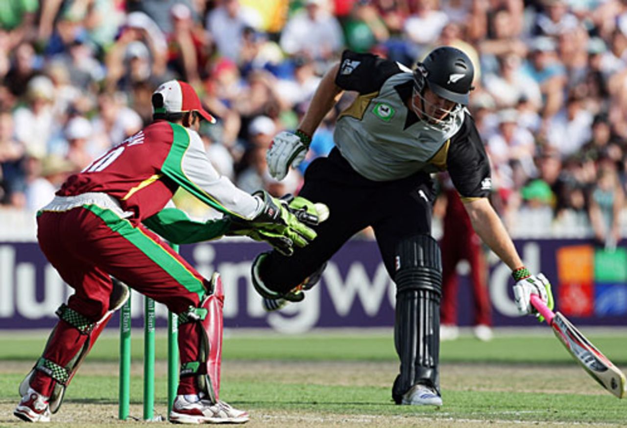 Jacob Oram is run out for 9, New Zealand v West Indies, 2nd Twenty20, Hamilton, December 28, 2008