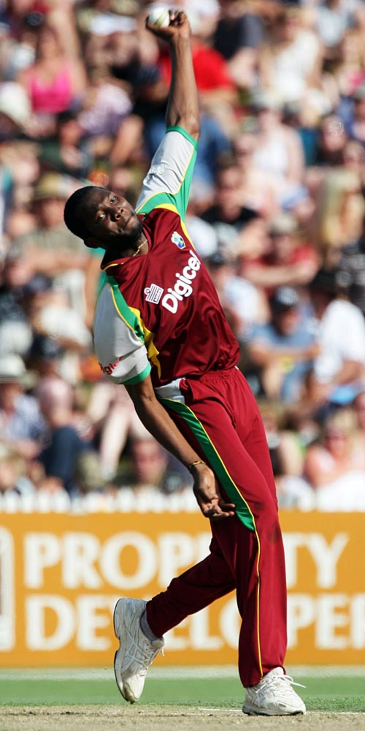 Sulieman Benn bends his back, New Zealand v West Indies, 2nd Twenty20, Hamilton, December 28, 2008