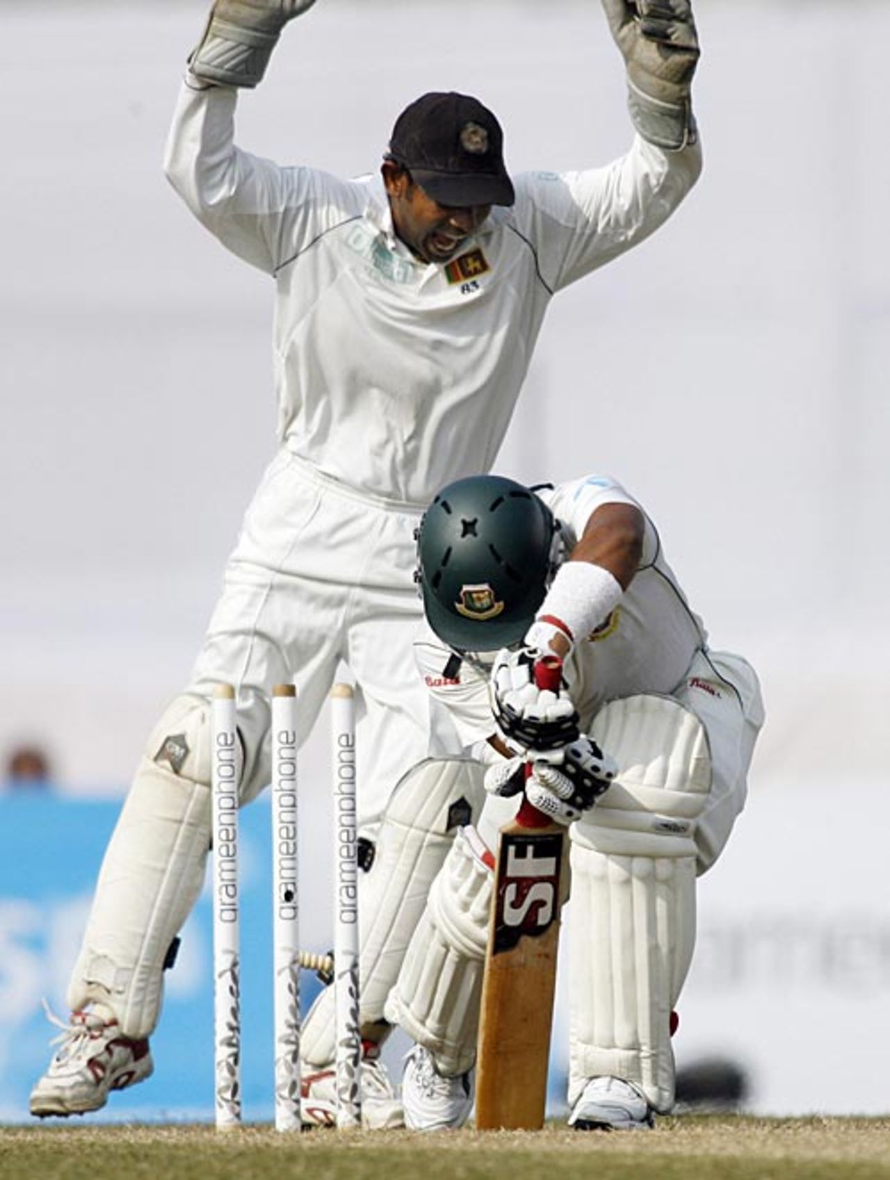 Raqibul Hasan is cleaned up by Muttiah Muralitharan, Bangladesh v Sri Lanka, 1st Test, Dhaka, 4th day, December 30, 2008