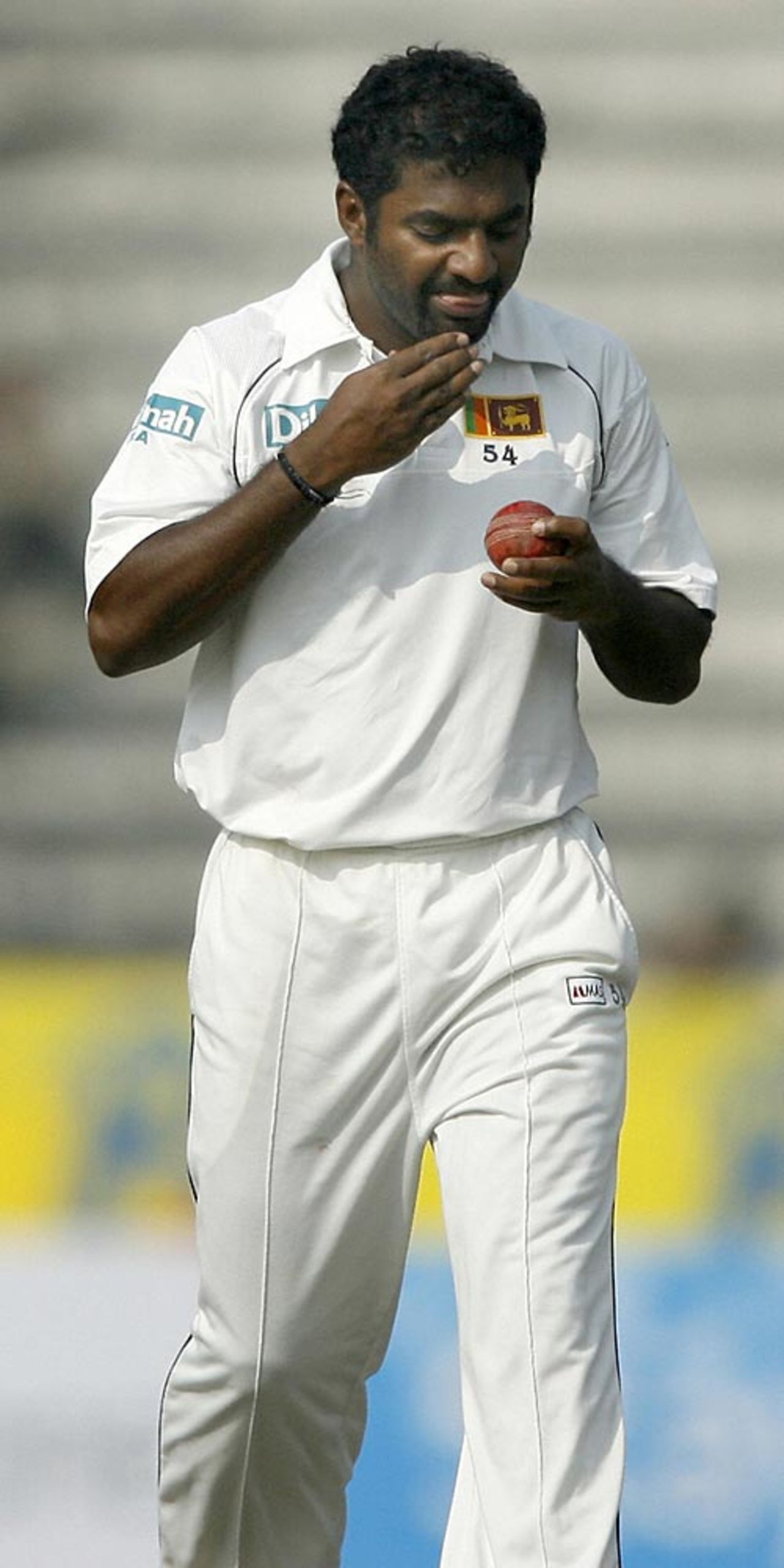 Muttiah Muralitharan returns to his bowling mark, Bangladesh v Sri Lanka, 1st Test, Dhaka, 4th day, December 30, 2008