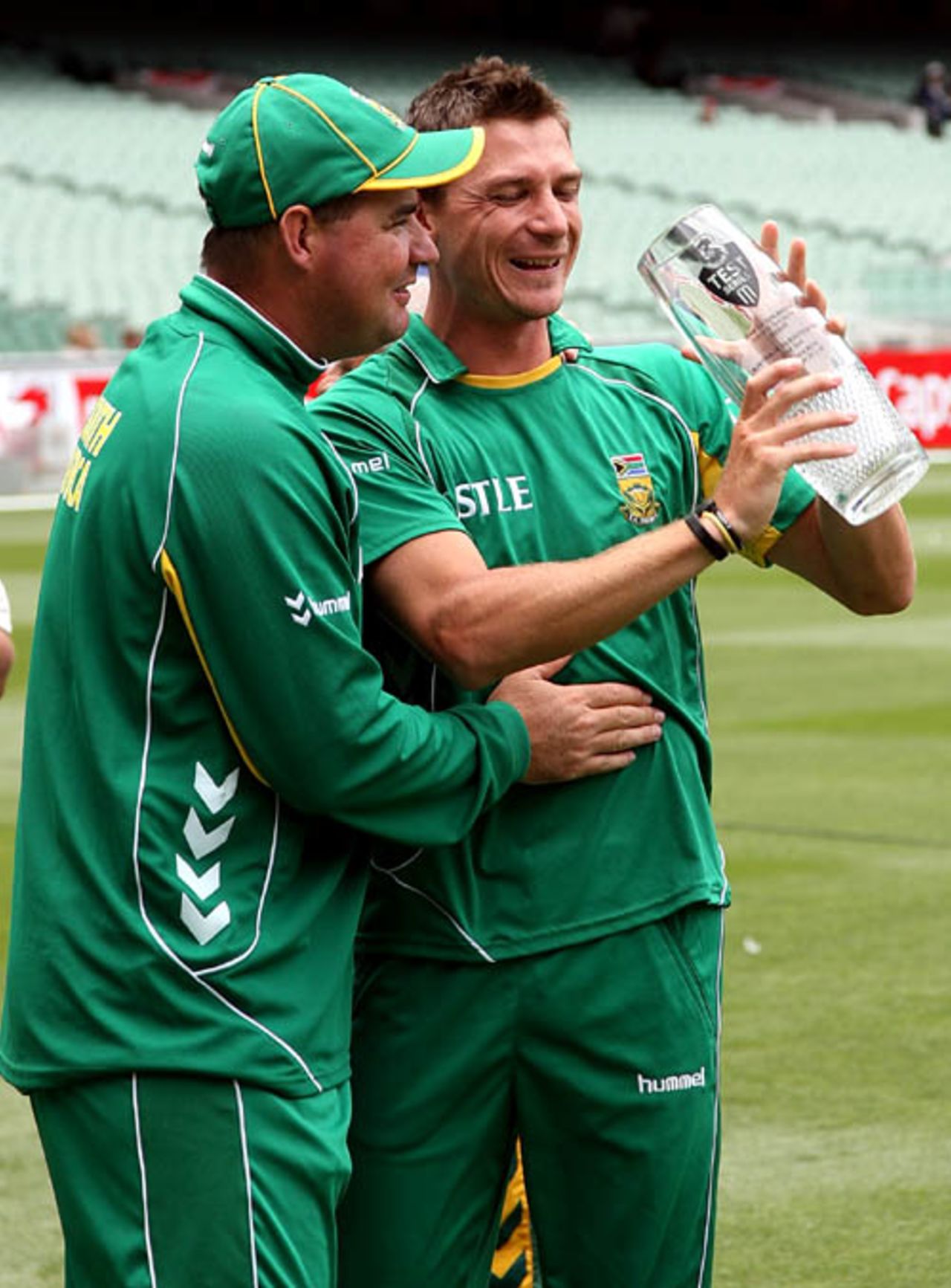 Man of the Match Dale Steyn is congratulated by South Africa coach Mickey Arthur, Australia v South Africa, 2nd Test, Melbourne, 5th day, December 30, 2008
