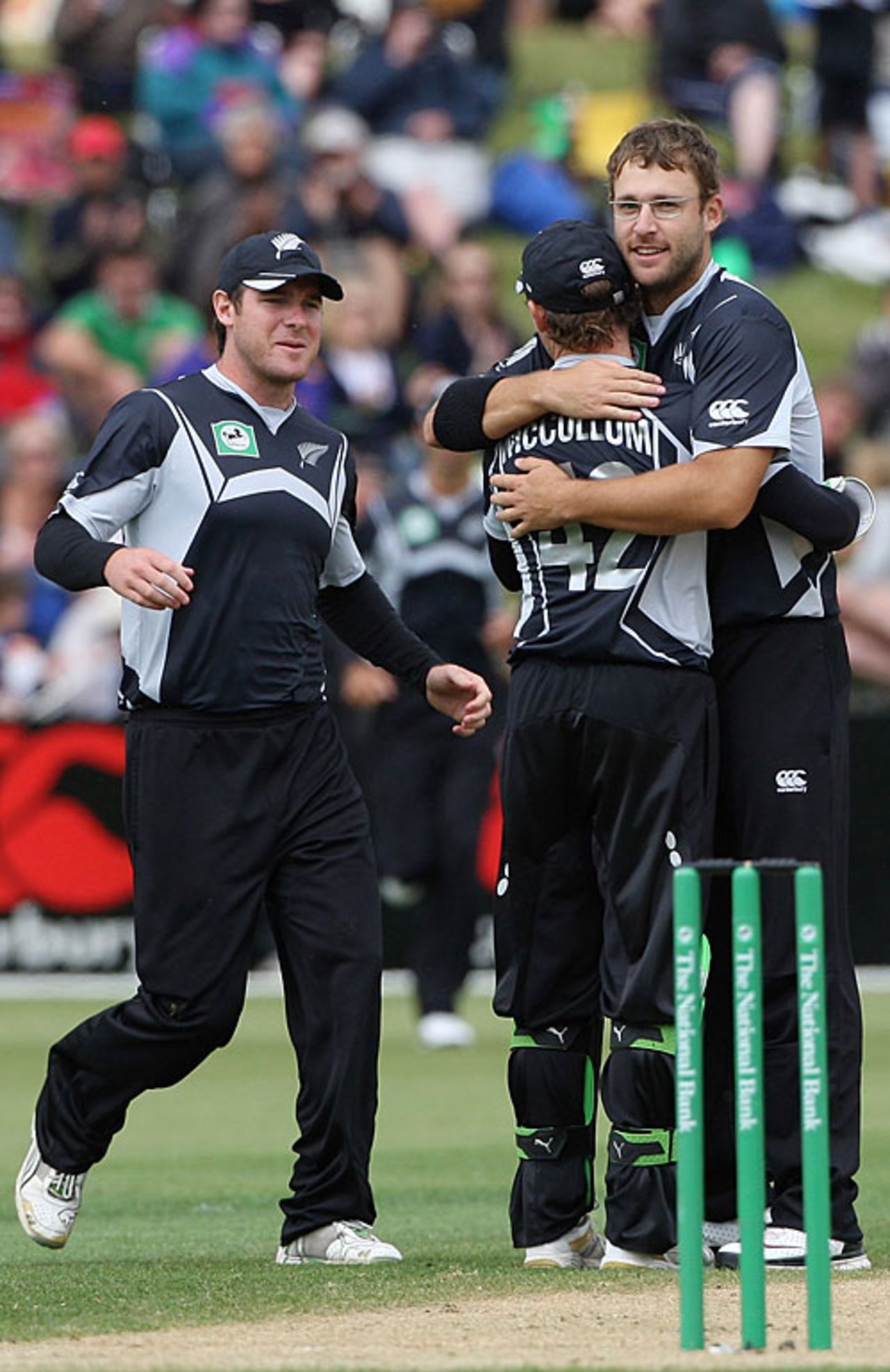 Jamie How and Brendon McCullum congratulate Daniel Vettori for taking Ramnaresh Sarwan's wicket, New Zealand v West Indies, 1st ODI, Queenstown, December 31, 2008