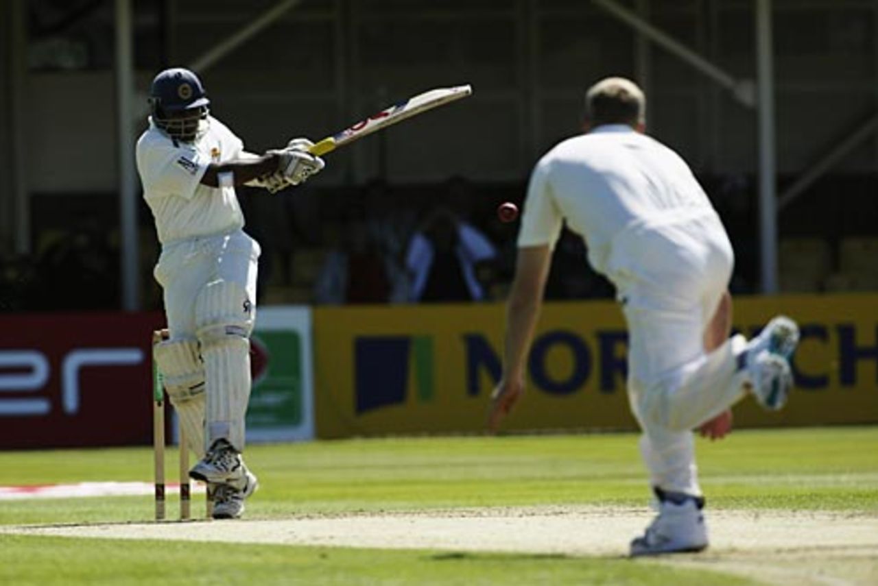 Mahela Jayawardene pulls a short ball from Cameron White, Sri Lanka v England, 3rd Test, Kandy, 1st day, March 15, 2001