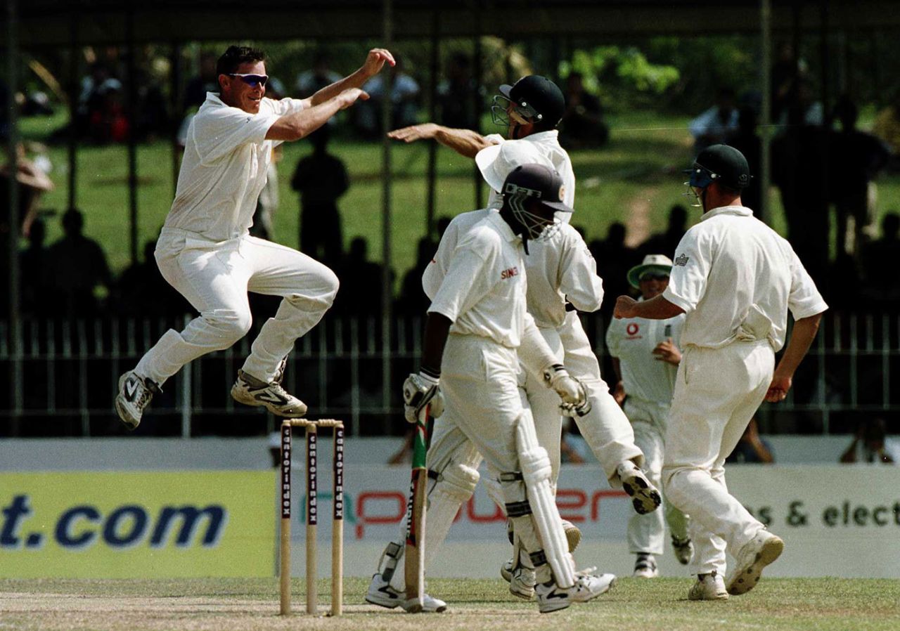 Ashley Giles celebrates the dismissal of Mahela Jayawardene, Sri Lanka v England, 3rd Test, Kandy, 3rd day, March 17, 2001