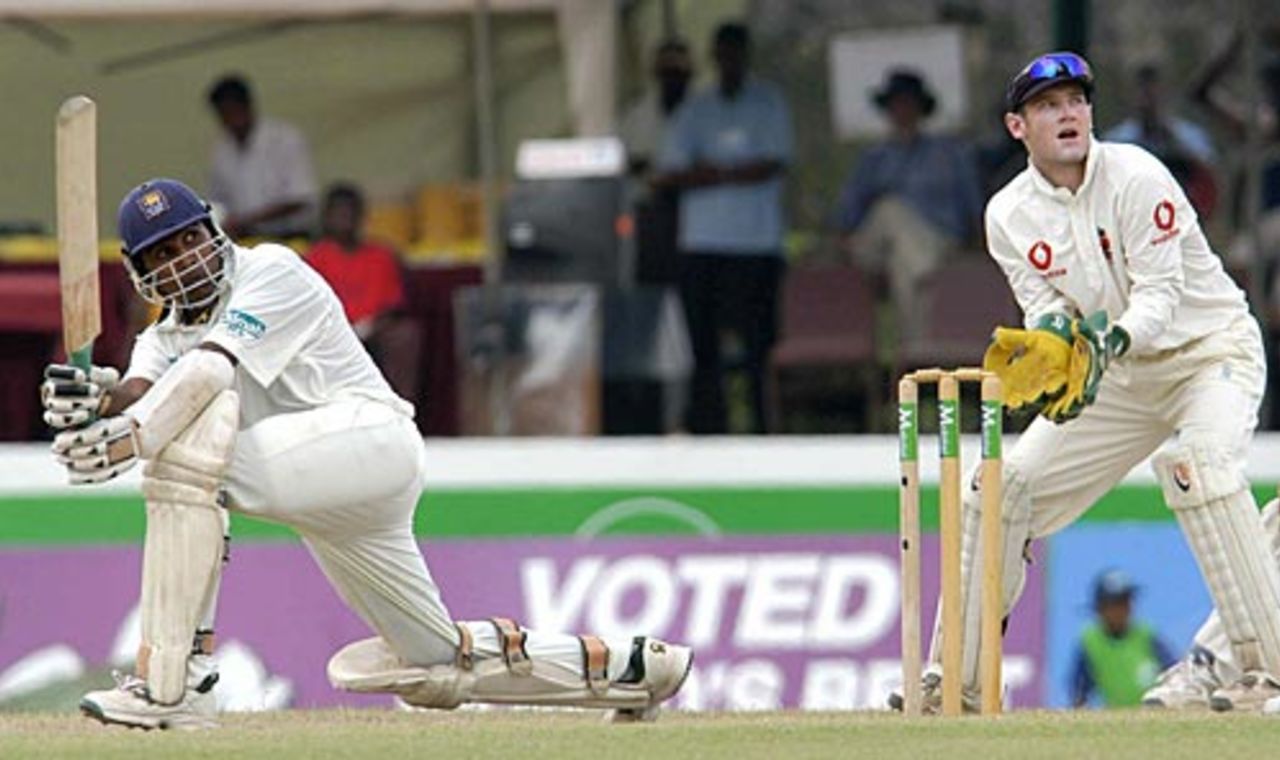 Mahela Jayawardene sweeps as Chris Read looks on, Sri Lanka v England, 1st Test, Galle, 1st day, December 2, 2003