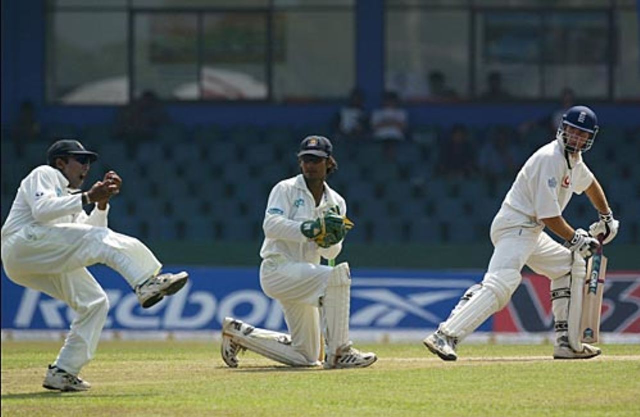 Mahela Jayawardene takes a sharp catch to remove Michael Vaughan, Sri Lanka v England, 3rd Test, Colombo, 1st day, December 18, 2003