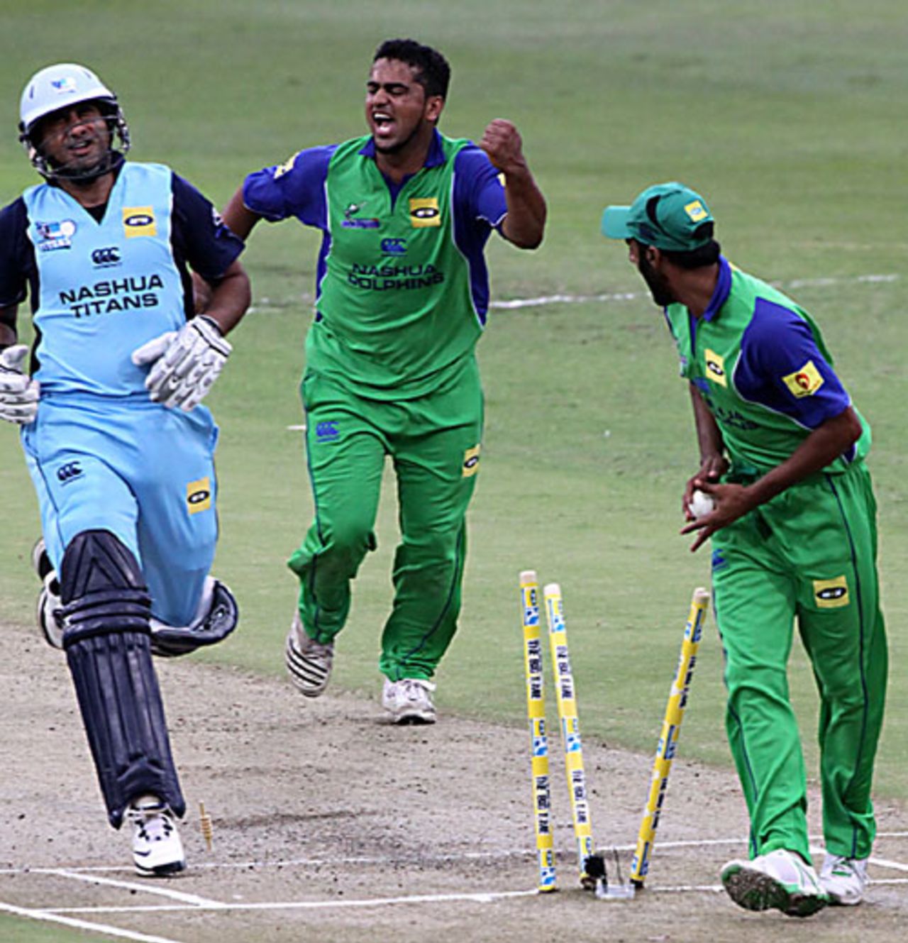 Gulam Bodi is run out by Imraan Khan for 13, Dolphins v Titans, Durban, MTN Domestic Championship, January 2, 2009