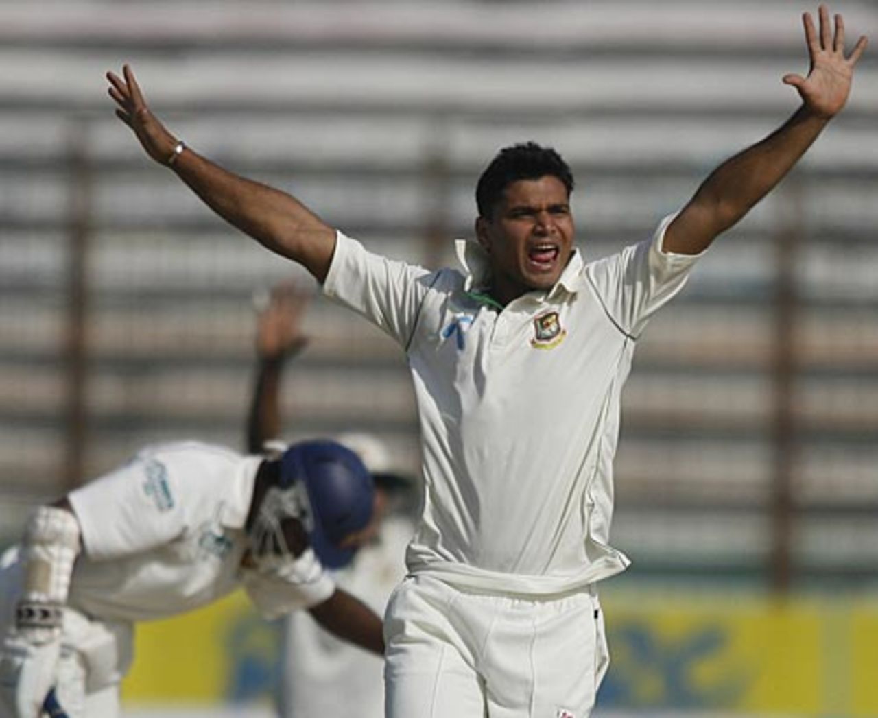 Mashrafe Mortaza successfully appeals for an lbw against Chaminda Vaas, Bangladesh v Sri Lanka, 2nd Test, Chittagong, 2nd day, January 4, 2009