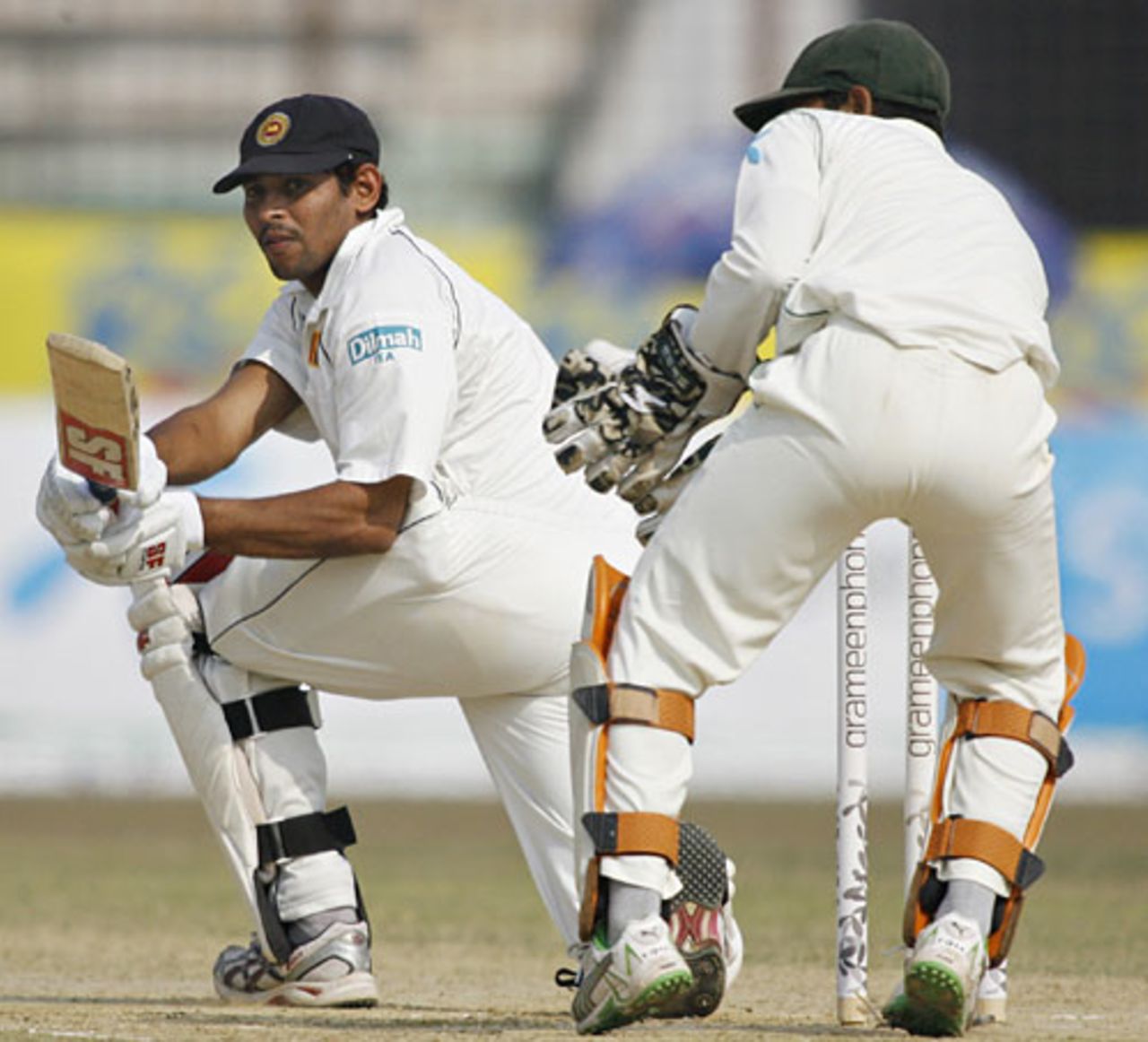 Tillekaratne Dilshan sweeps during his century, Bangladesh v Sri Lanka, 2nd Test, Chittagong, 4th day, January 6, 2008