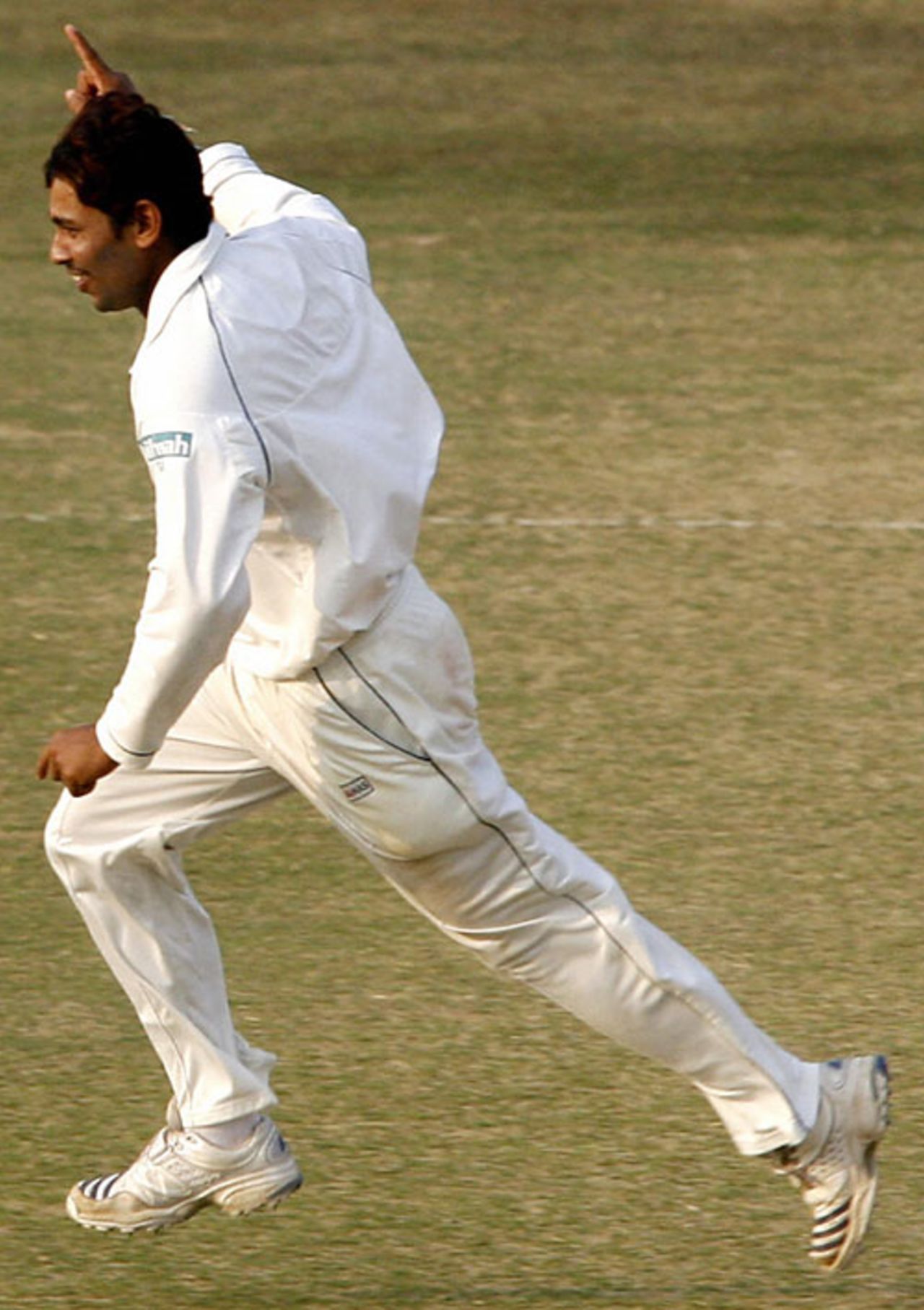 Tillakaratne Dilshan celebrates one of his four wickets, Bangladesh v Sri Lanka, 2nd Test, Chittagong, 4th day, January 6, 2008