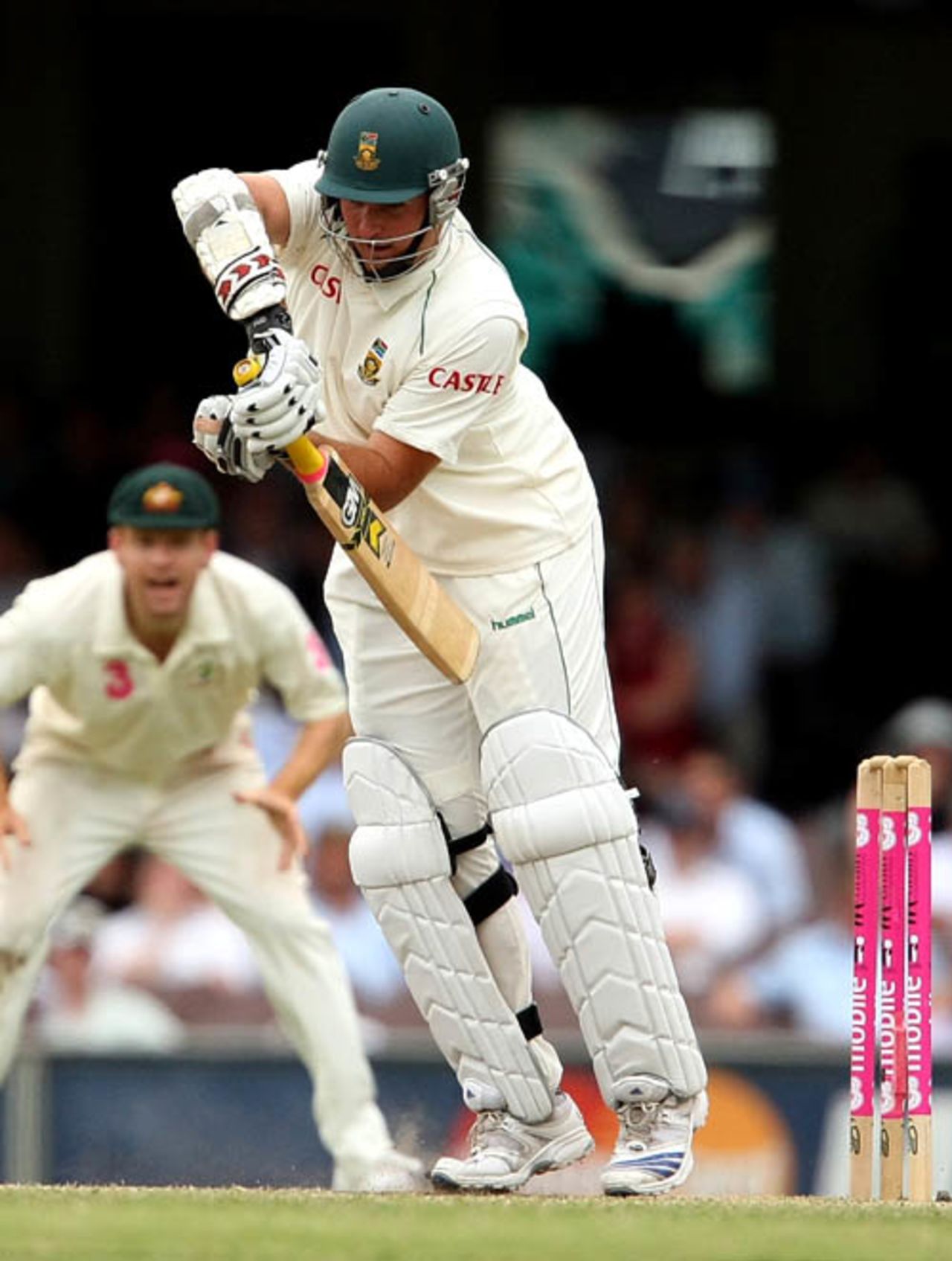 An injured Graeme Smith fends off a delivery, Australia v South Africa, 3rd Test, 5th day, Sydney, January 7, 2009