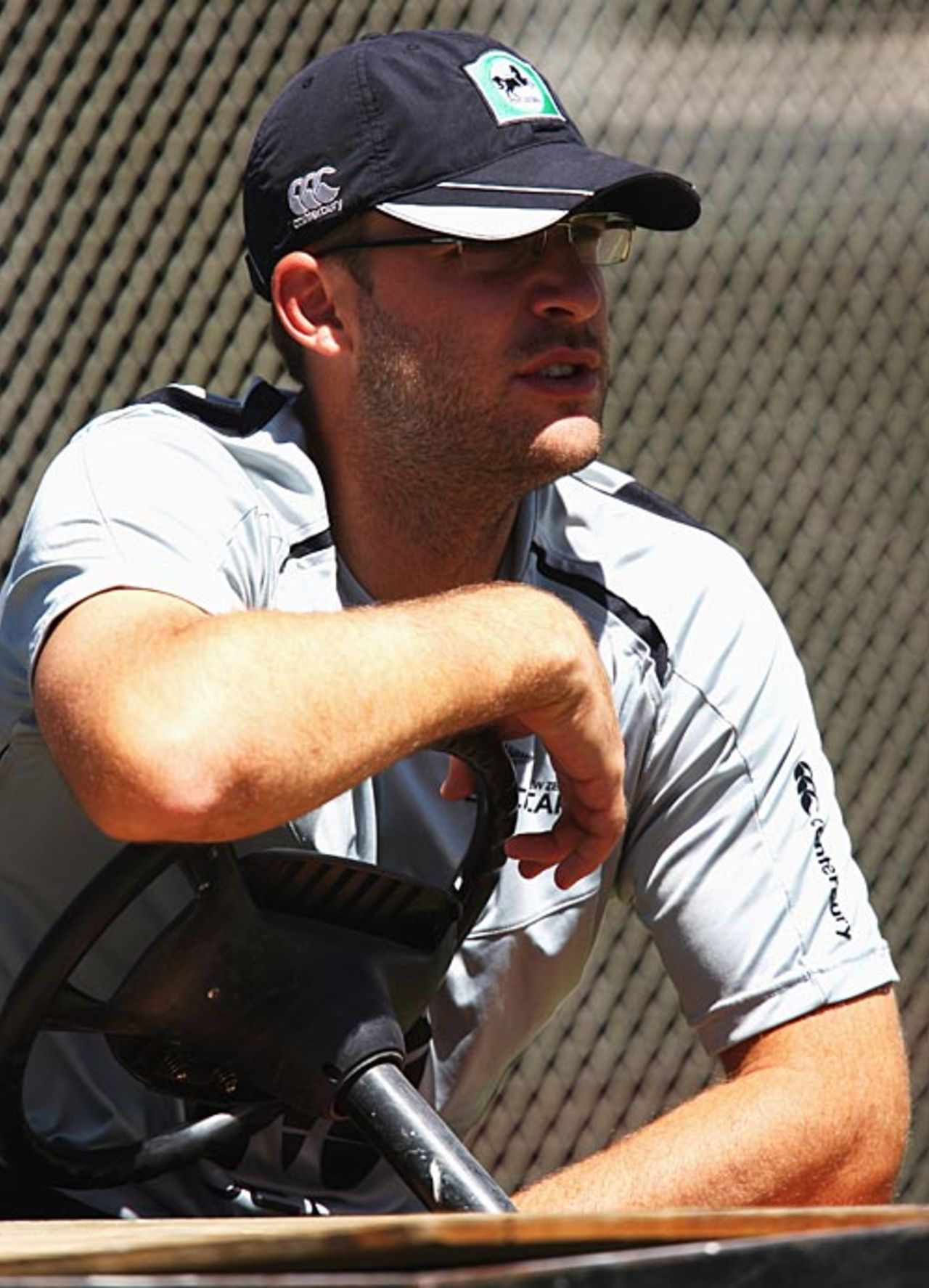 Daniel Vettori takes a breather during the nets session, Auckland, January 8, 2009
