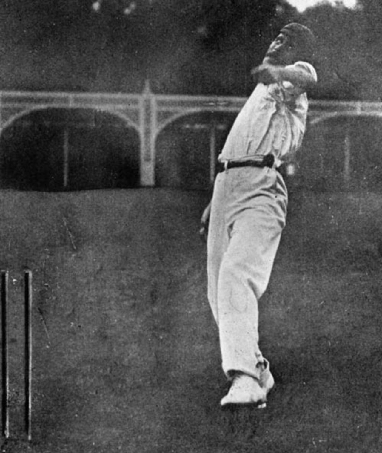 Sydney Barnes demonstrates his bowling action, 1910