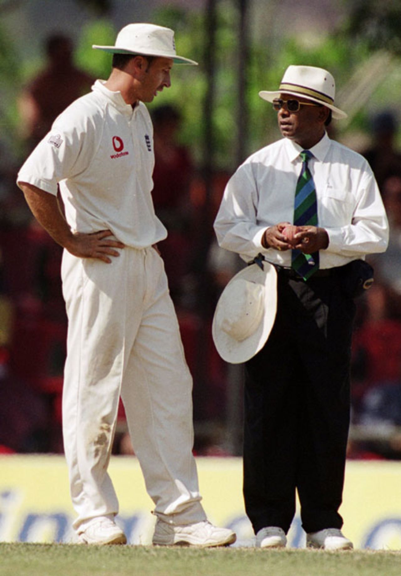 Nasser Hussain exchanges views with BC Cooray, Sri Lanka v England, Kandy March 8, 2001