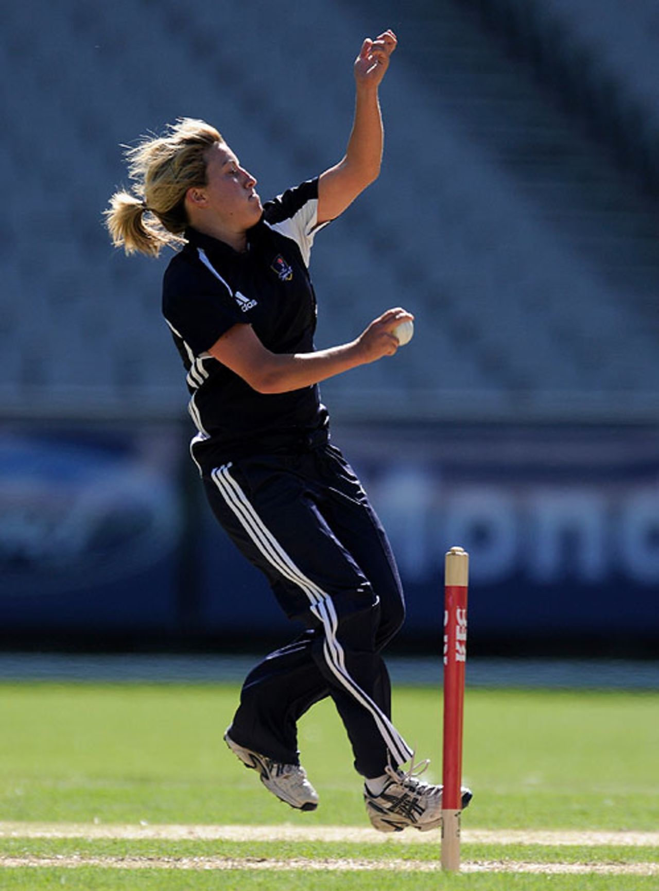 Briana Binch bowls during the W Twnety20 match between the Victoria Women and Western Australia Women held at the Melbourne Cricket Ground January 8, 2009