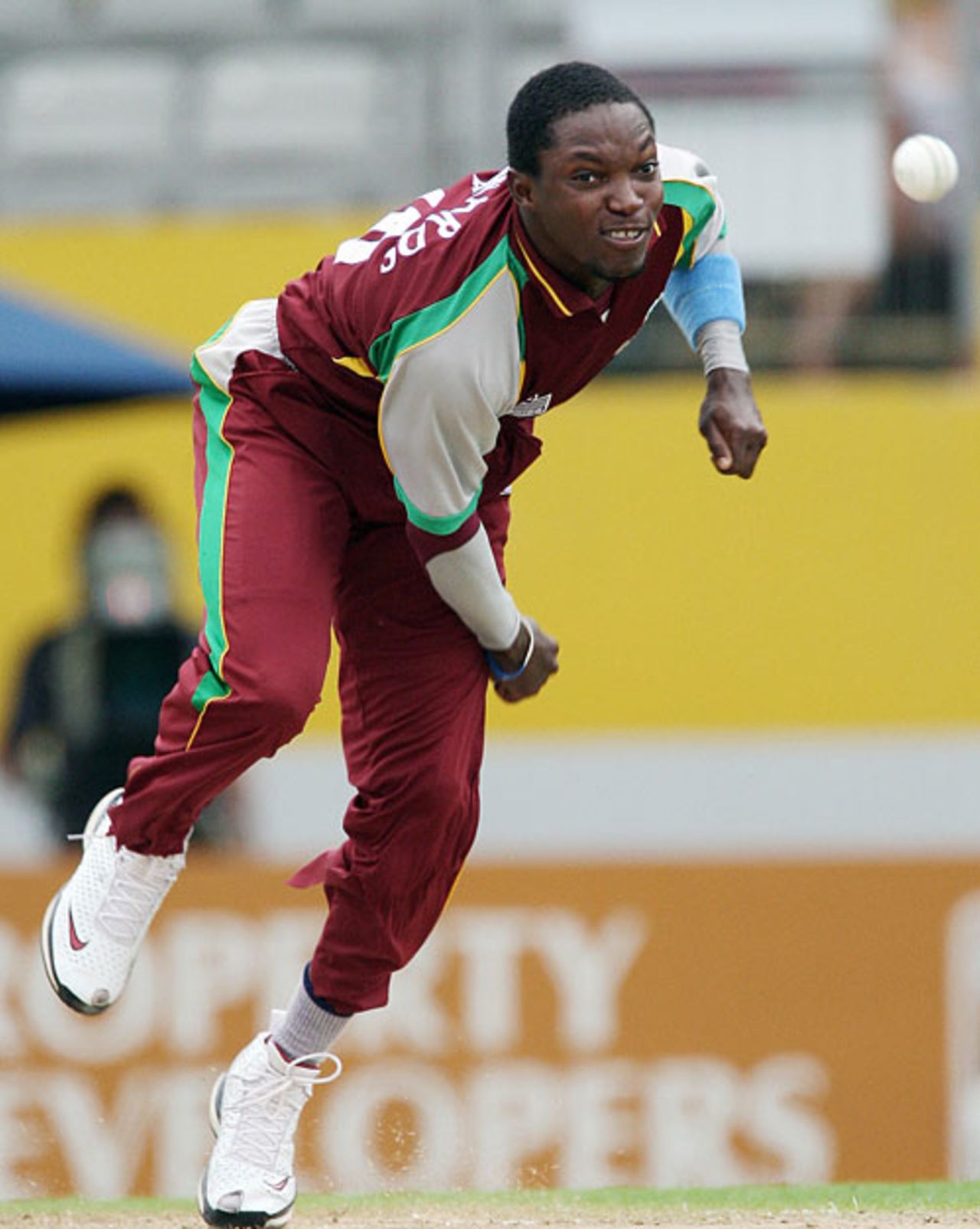 Fidel Edwards bowls, New Zealand v West Indies, 4th ODI, Auckland, January 10, 2009