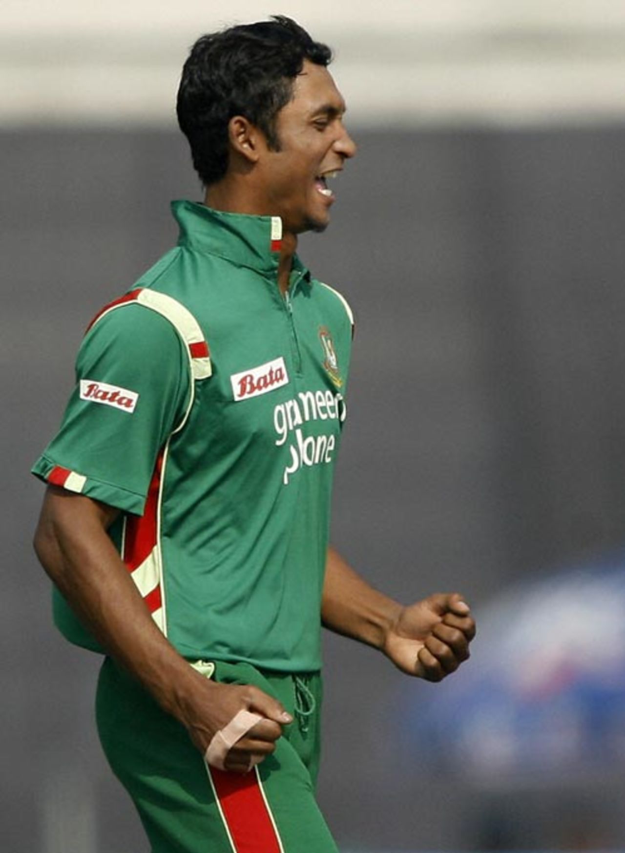 Naeem Islam picked up three important wickets, Bangladesh v Zimbabwe, 1st ODI, Bangladesh tri-series, Mirpur, January 10, 2009