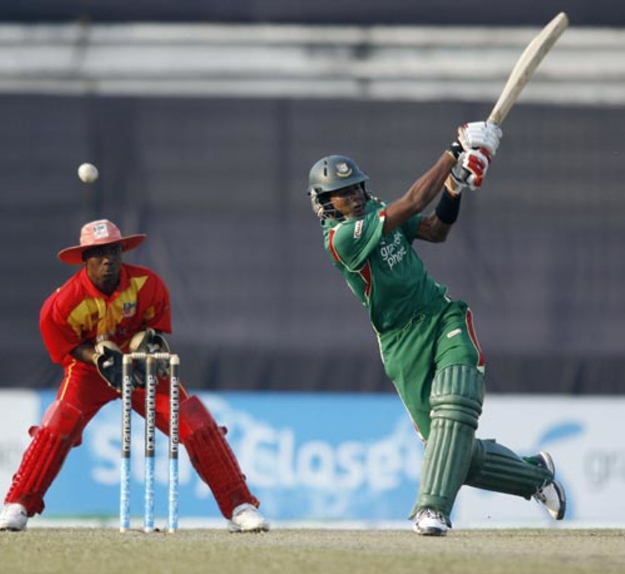 Mahbubul Alam gives it everything, Bangladesh v Zimbabwe, 1st ODI, Bangladesh tri-series, Mirpur, January 10, 2009