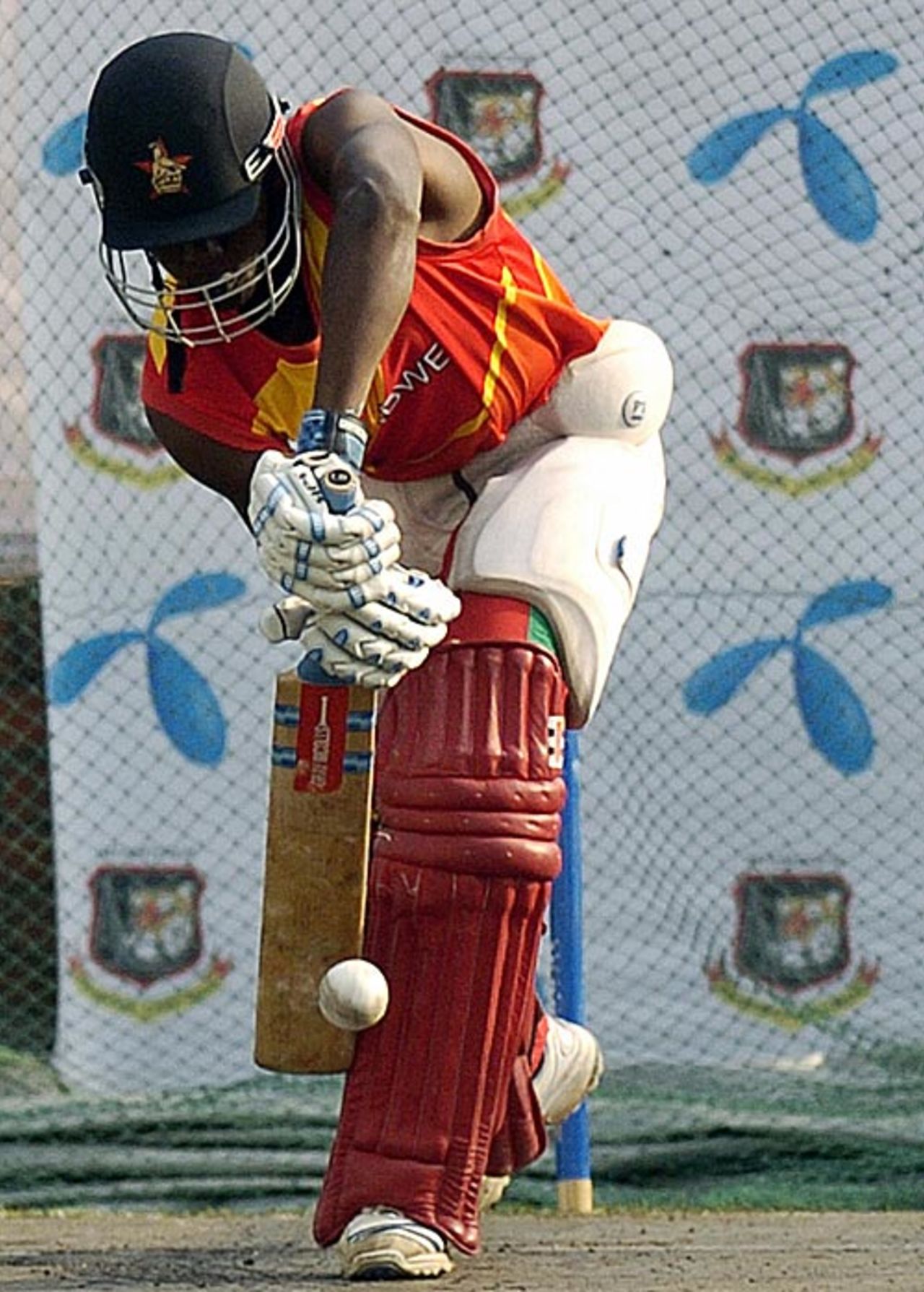 Elton Chigumbura defends during batting practice, Mirpur, January 11, 2009
