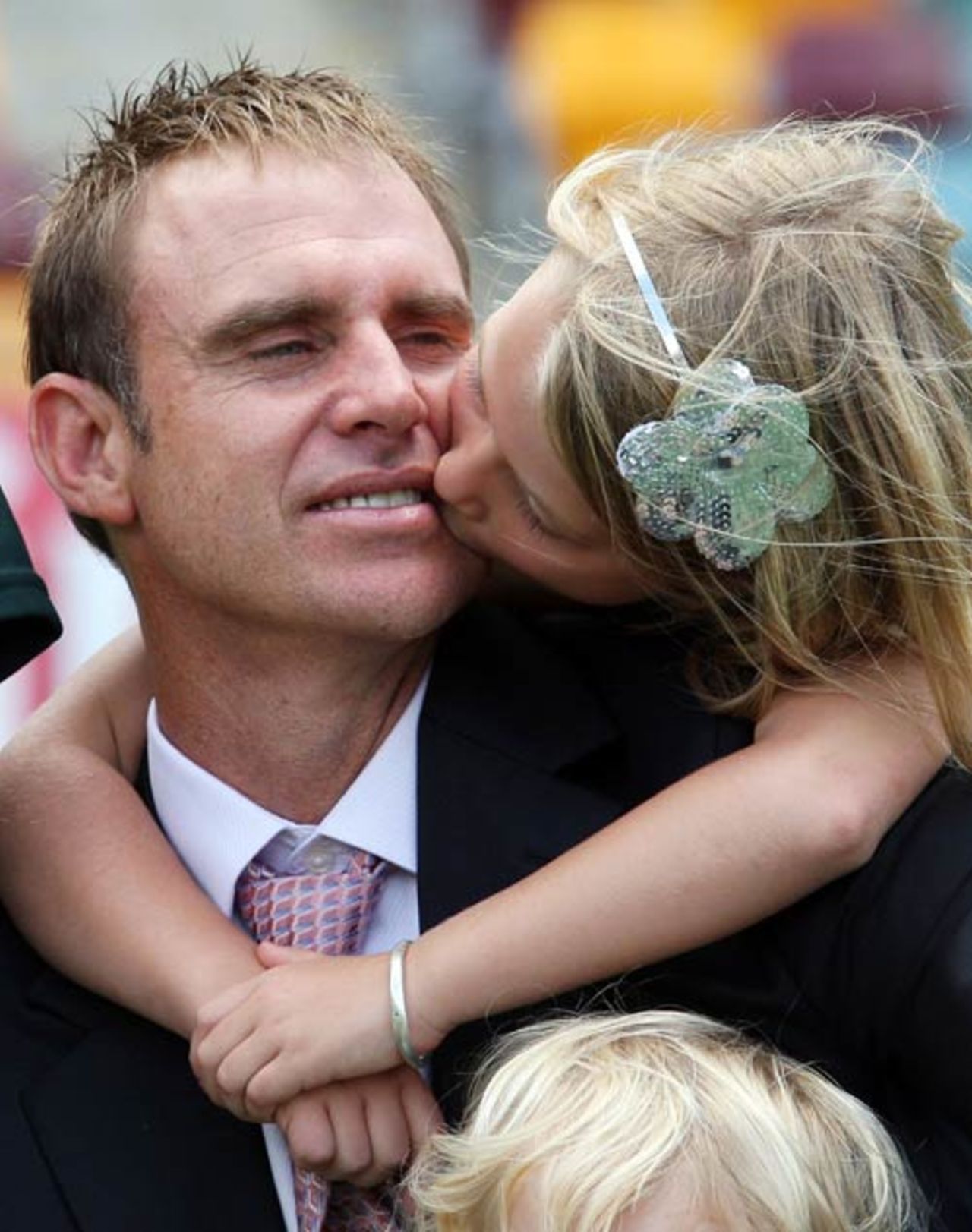 Matthew Hayden gets a kiss from his daughter Grace after announcing his retirement, Brisbane, January 13, 2009