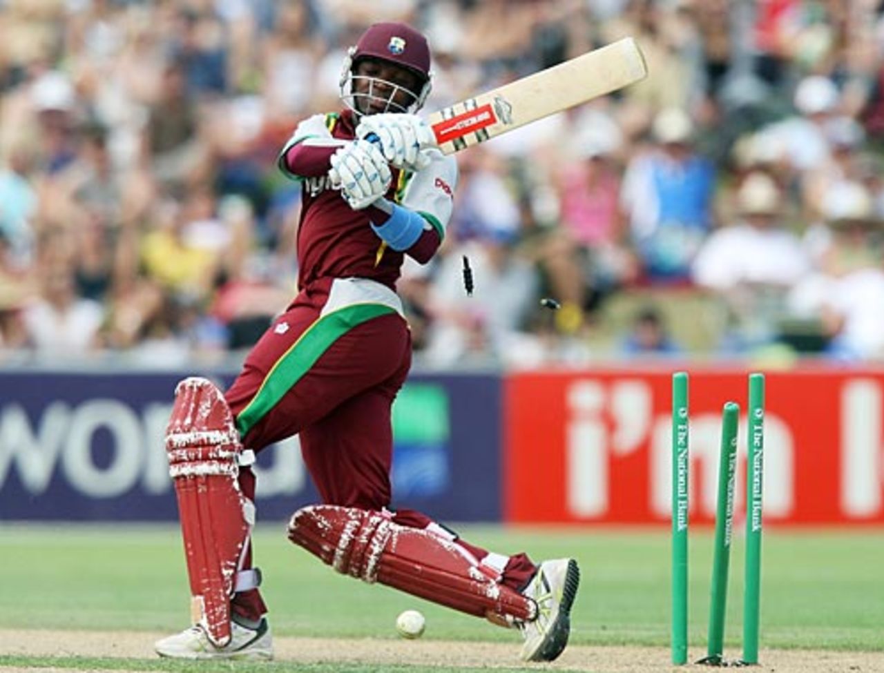 Fidel Edwards is cleaned up by Mark Gillespie, New Zealand v West Indies, 5th ODI, Napier, January 13, 2009