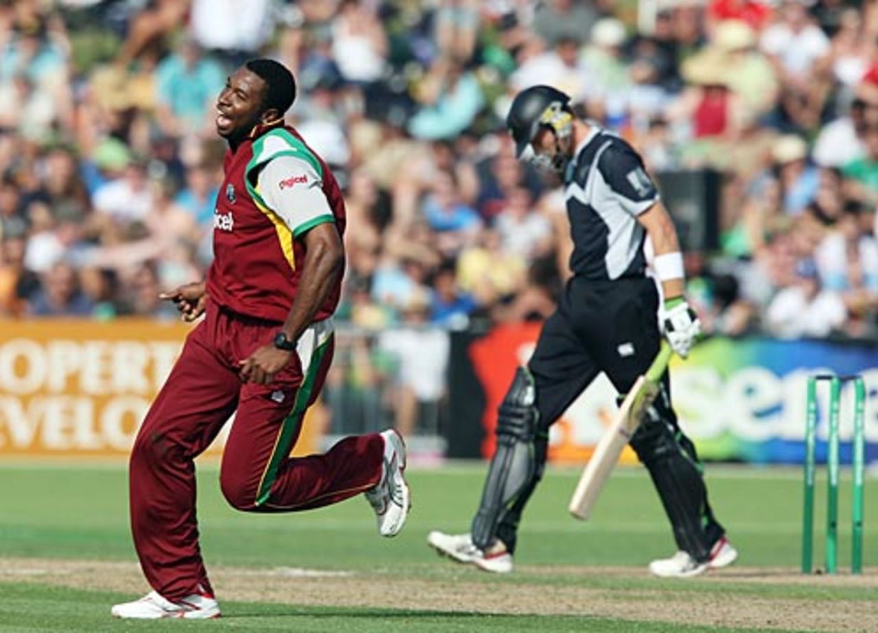 Kieron Pollard rejoices after removing Martin Guptill, New Zealand v West Indies, 5th ODI, Napier, January 13, 2009