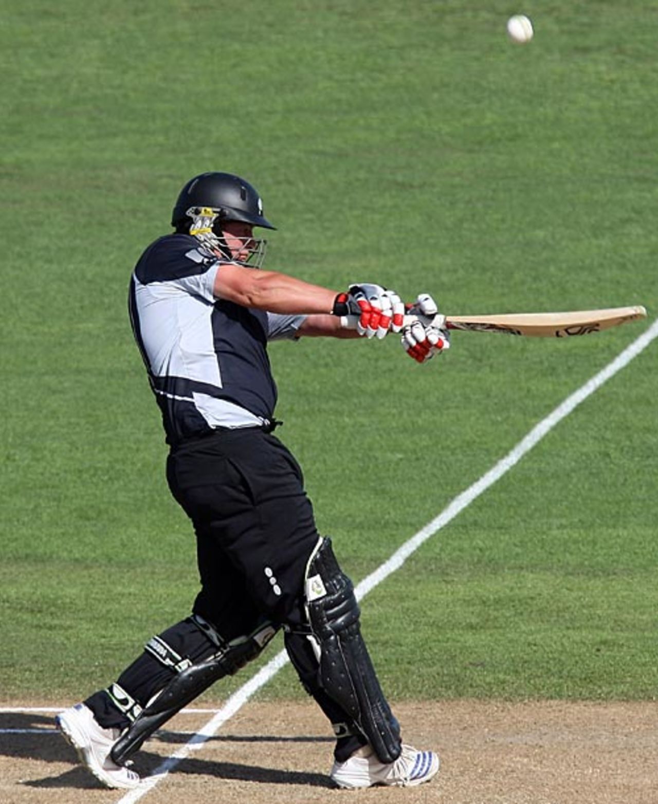 Jesse Ryder takes a mighty heave, New Zealand v West Indies, 5th ODI, Napier, January 13, 2009
