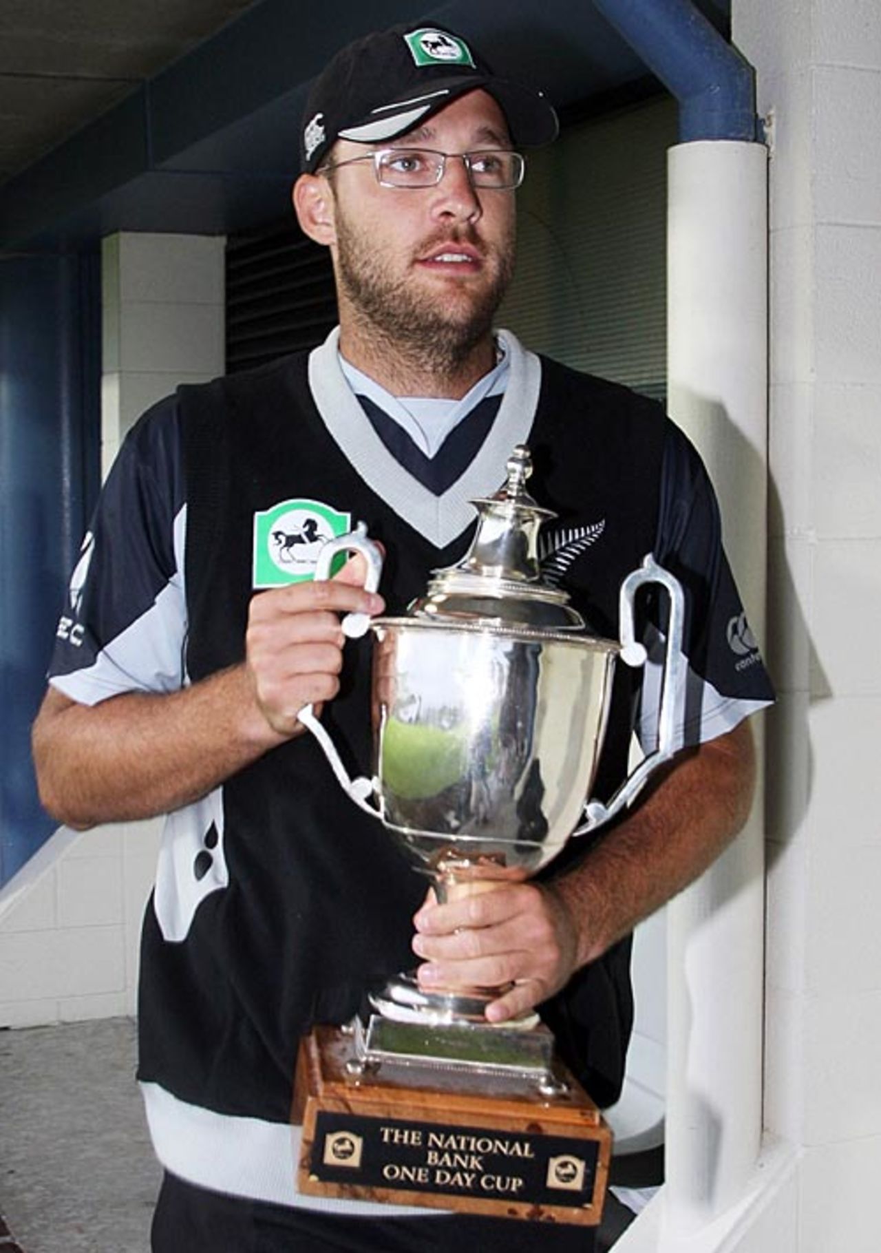 Daniel Vettori poses with the ODI series trophy, New Zealand v West Indies, 5th ODI, Napier, January 13, 2009