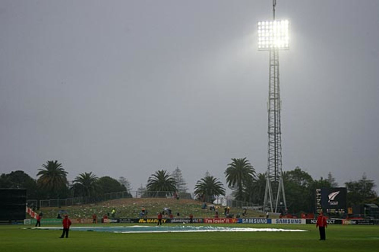 The covers stay on at McLean Park as the downpour continues, New Zealand v West Indies, 5th ODI, Napier, January 13, 2009