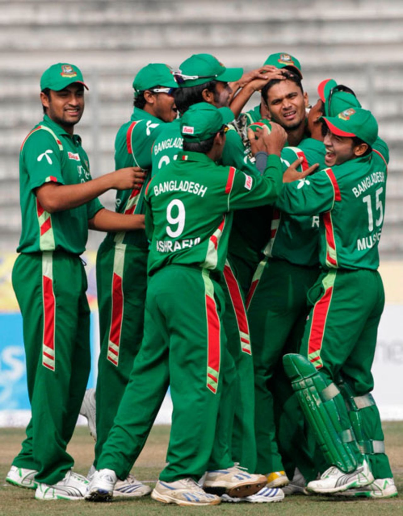 Bangladesh celebrate the dismissal of Kumar Sangakkara, Bangladesh v Sri Lanka, Bangladesh Tri-Series, Dhaka, January 14, 2009