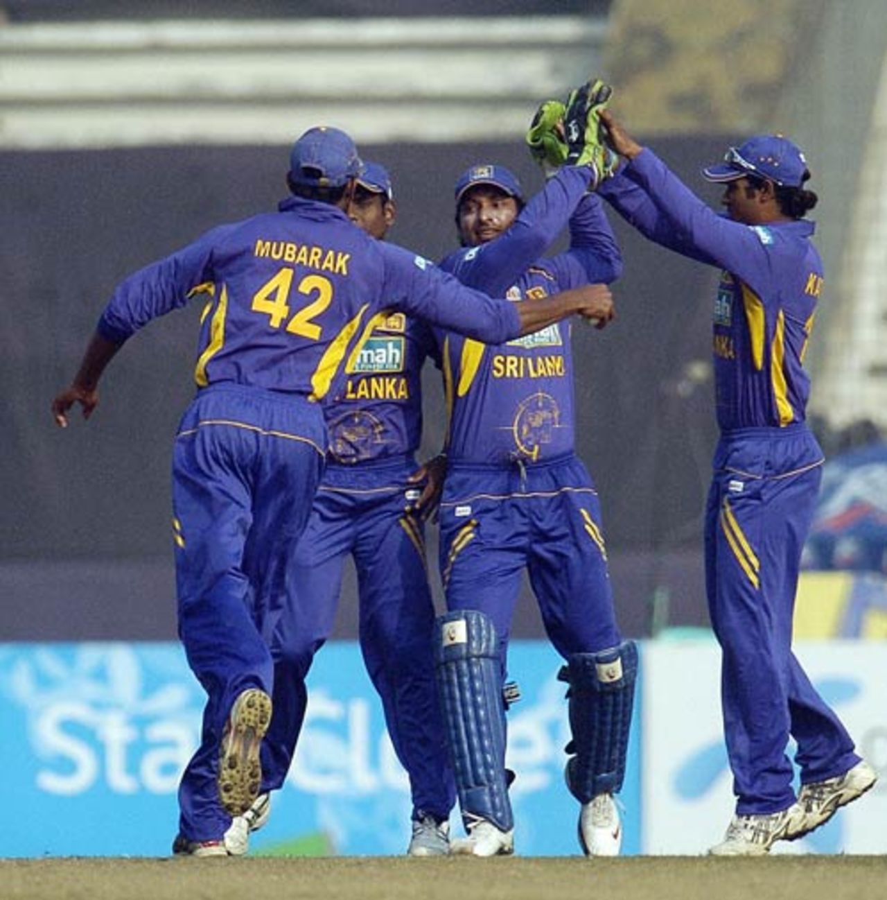 Sri Lanka celebrate getting Junaid Siddique's wicket, Bangladesh v Sri Lanka, Tri-series, final, Mirpur, January 16, 2008