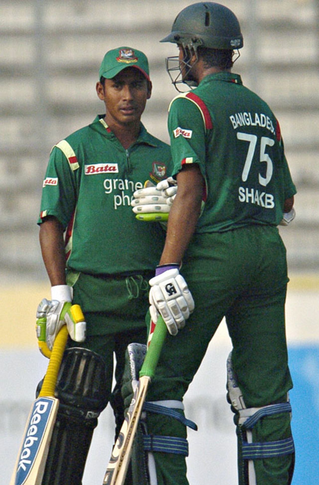 Mohammad Ashraful and Shakib Al Hasan have a word during their 91-run partnership, Bangladesh v Sri Lanka, Bangladesh Tri-Series, Dhaka, January 14, 2009