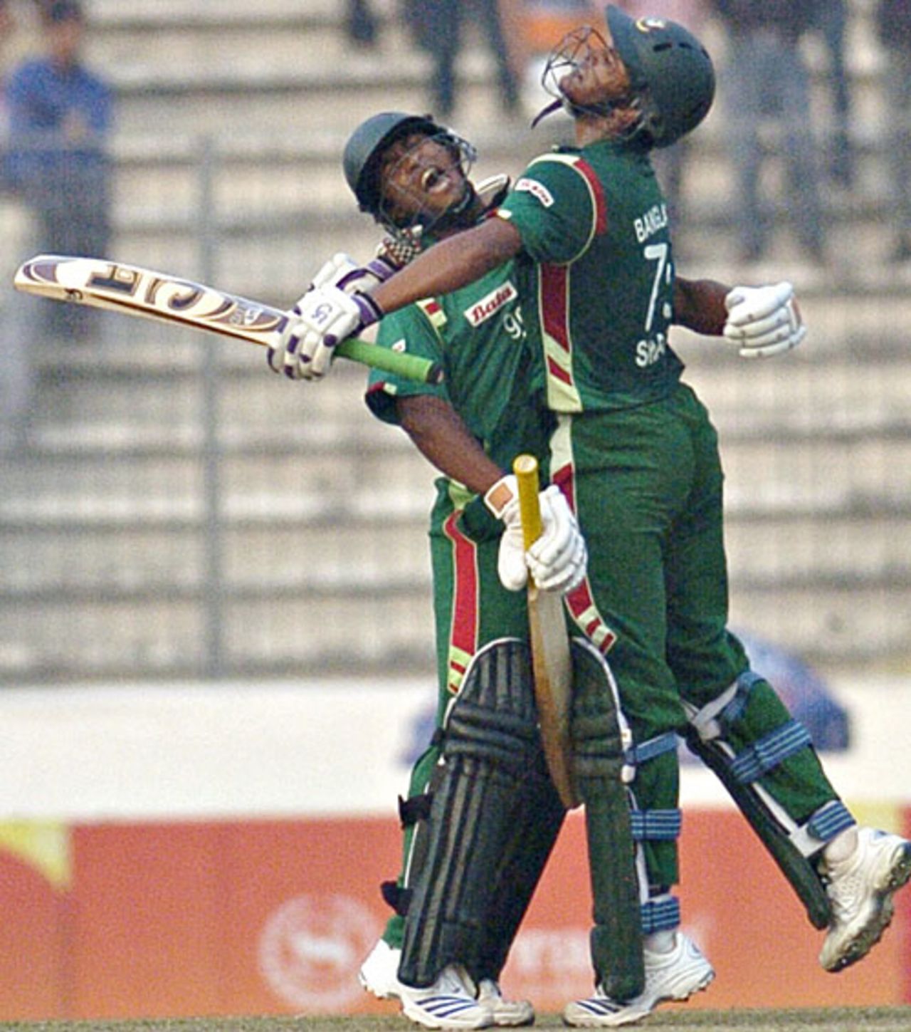 Naeem Islam and Shakib Al Hasan are ecstatic after beating Sri Lanka, Bangladesh v Sri Lanka, Bangladesh Tri-Series, Dhaka, January 14, 2009