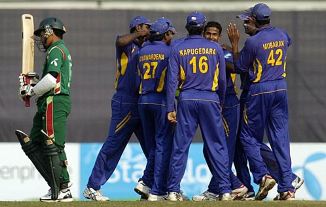 Nuwan Kulasekera is mobbed by team-mates after removing Mushfiqur Rahim, Bangladesh v Sri Lanka, Tri-series, final, Mirpur, January 16, 2008