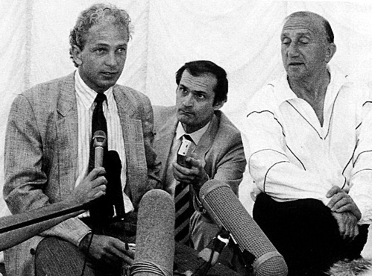 David Gower attends a press conference on the Saturday night of the Lord's Test with Micky Stewart. Gower decided that the play <i>Anything Goes</i> at the theatre was a better option, England v Australia, 2nd Test, Lord's, June 24, 1989