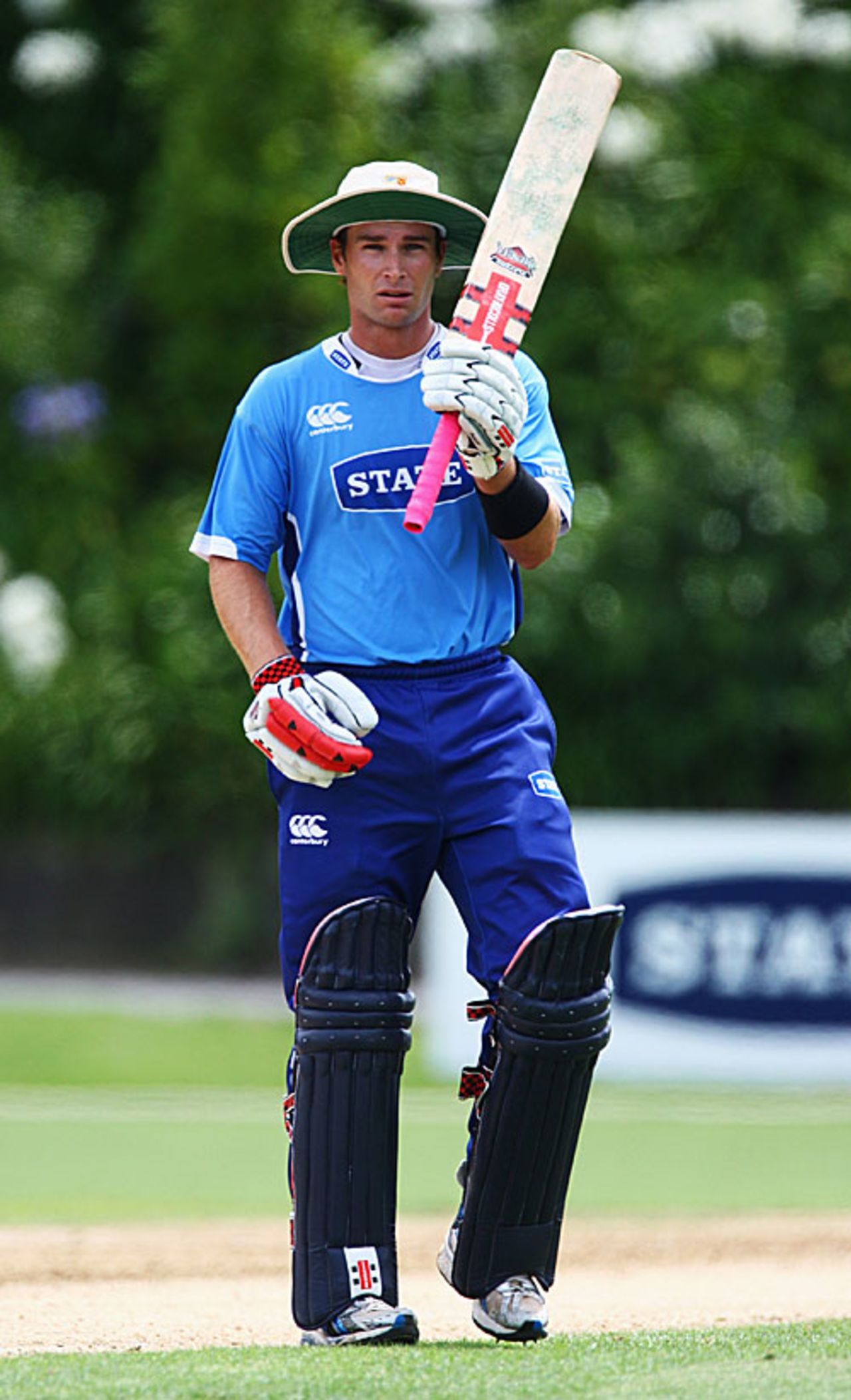 Reece Young acknowledges his half-century, Auckland v Northern Districts, State Shield, Eden Park Outer Oval, January 21, 2009
