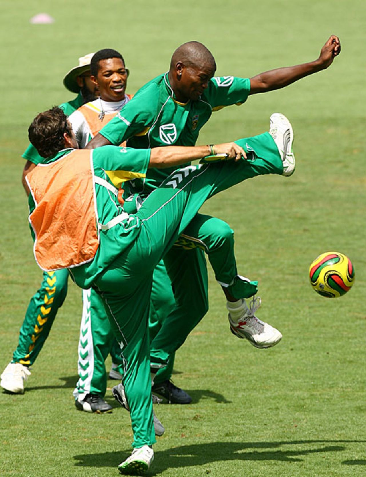 Lonwabo Tsotsobe tries to get his foot to the ball, Sydney, January 22, 2009