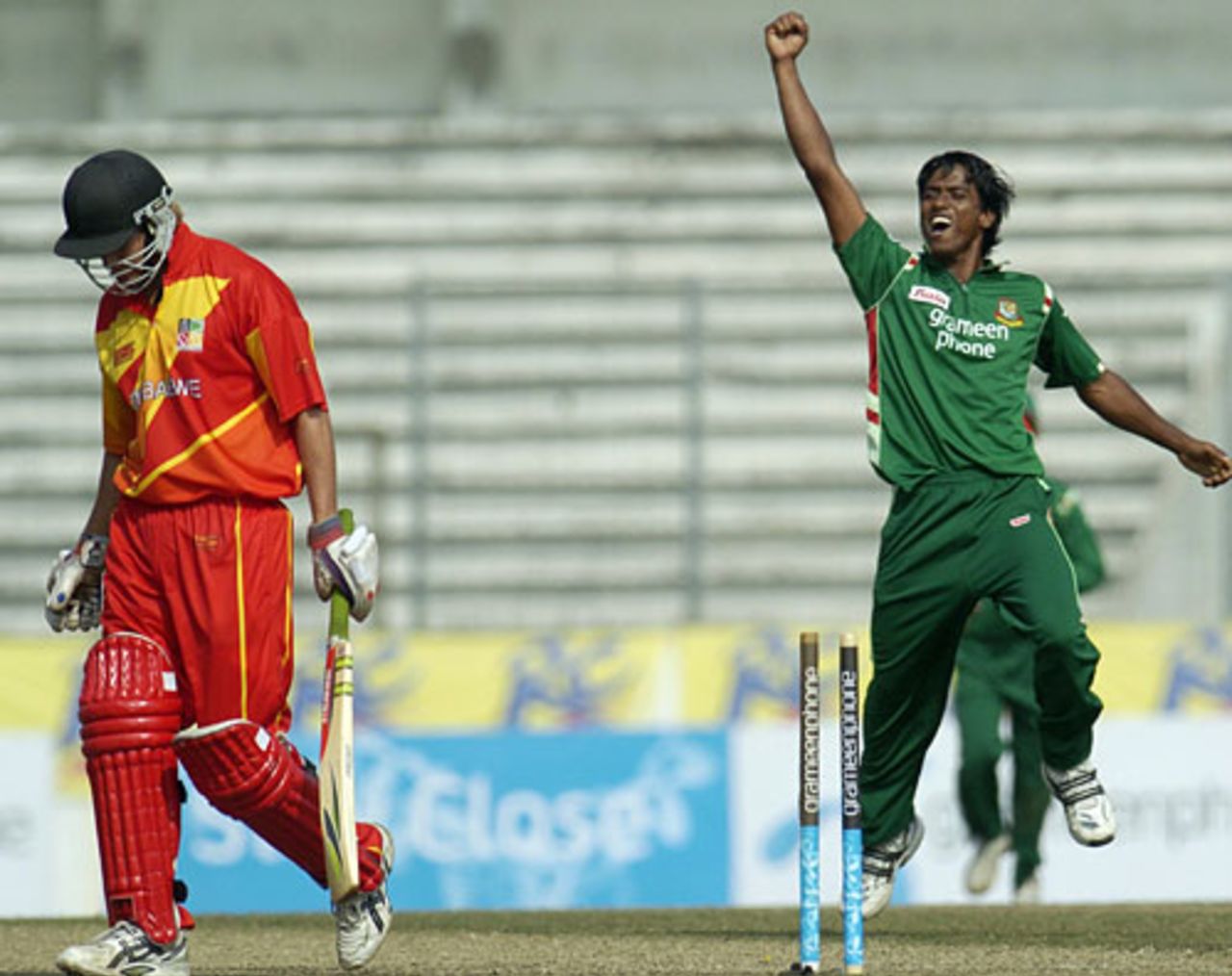 Rubel Hossain celebrates after dismissing Malcolm Waller, Bangladesh v Zimbabwe, 2nd ODI, Mirpur, January 21, 2008