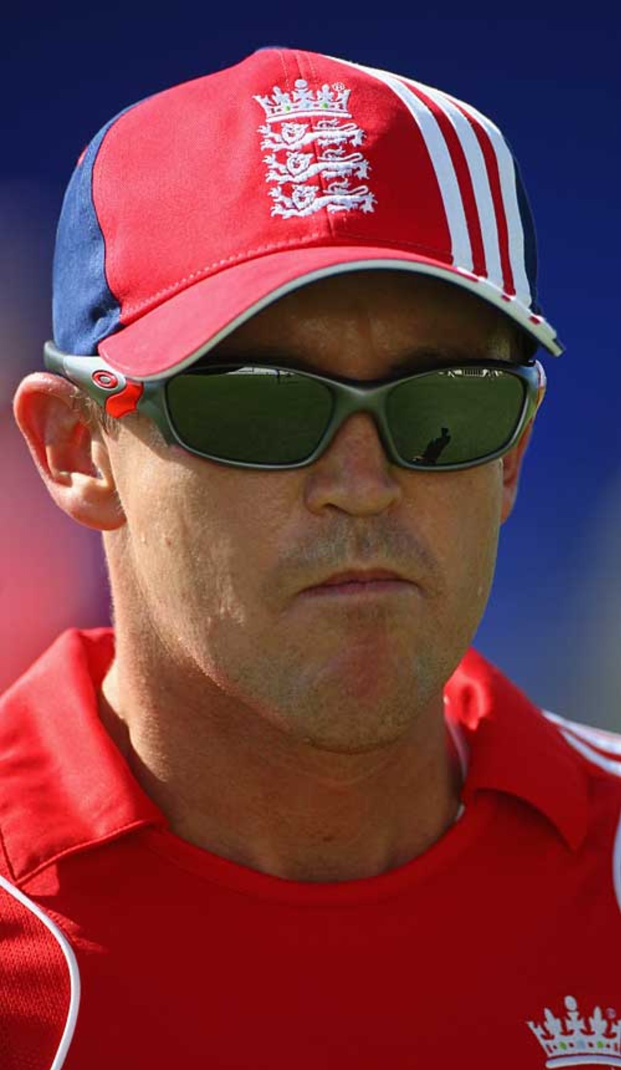 Andy Flower keeps a watchful eye over England's training session, St Kitts, January 23, 2009