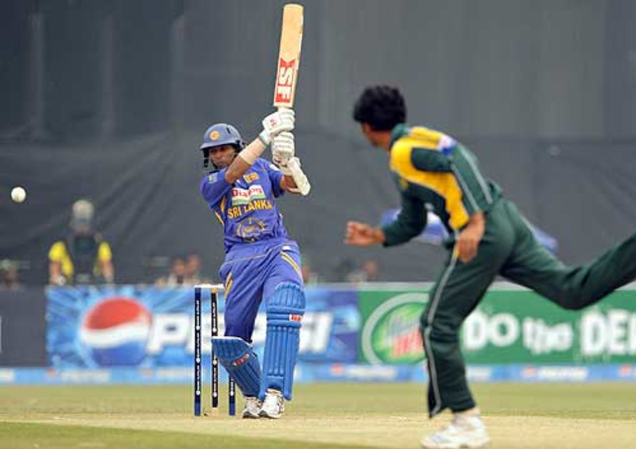 Tillakaratne Dilshan hammers a boundary, Pakistan v Sri Lanka, 3rd ODI, Lahore, January 24, 2009