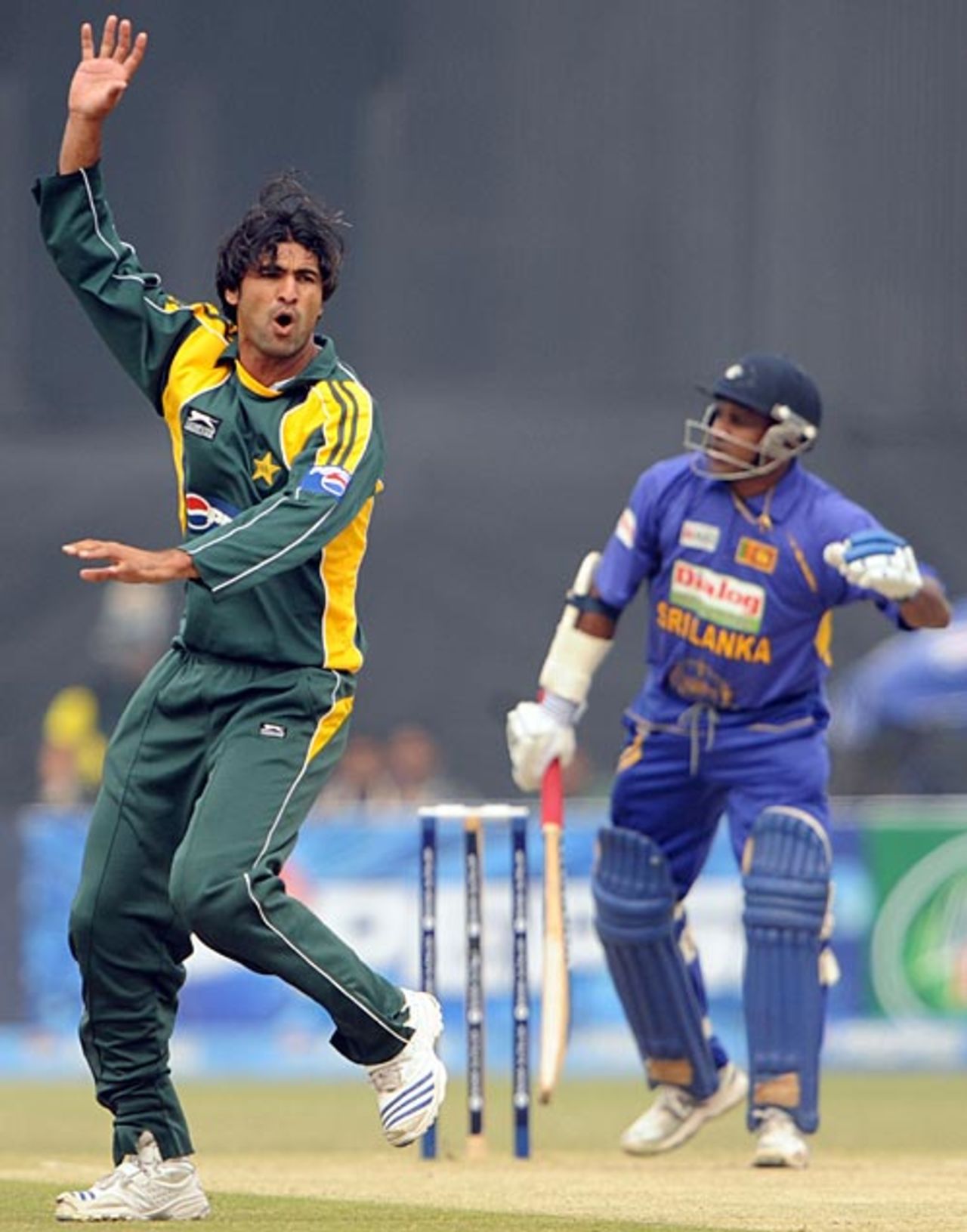 Sohail Khan appeals against Sanath Jayasuriya, Pakistan v Sri Lanka, 3rd ODI, Lahore, January 24, 2009
